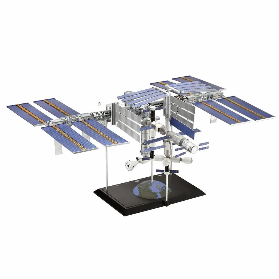 Revell Set regalo 25th Anniversary ISS Platinum Edition I Int. Stazione spaziale I 250 pezzi I Scala 1:144 I per bambini e adulti dai 13 anni in su