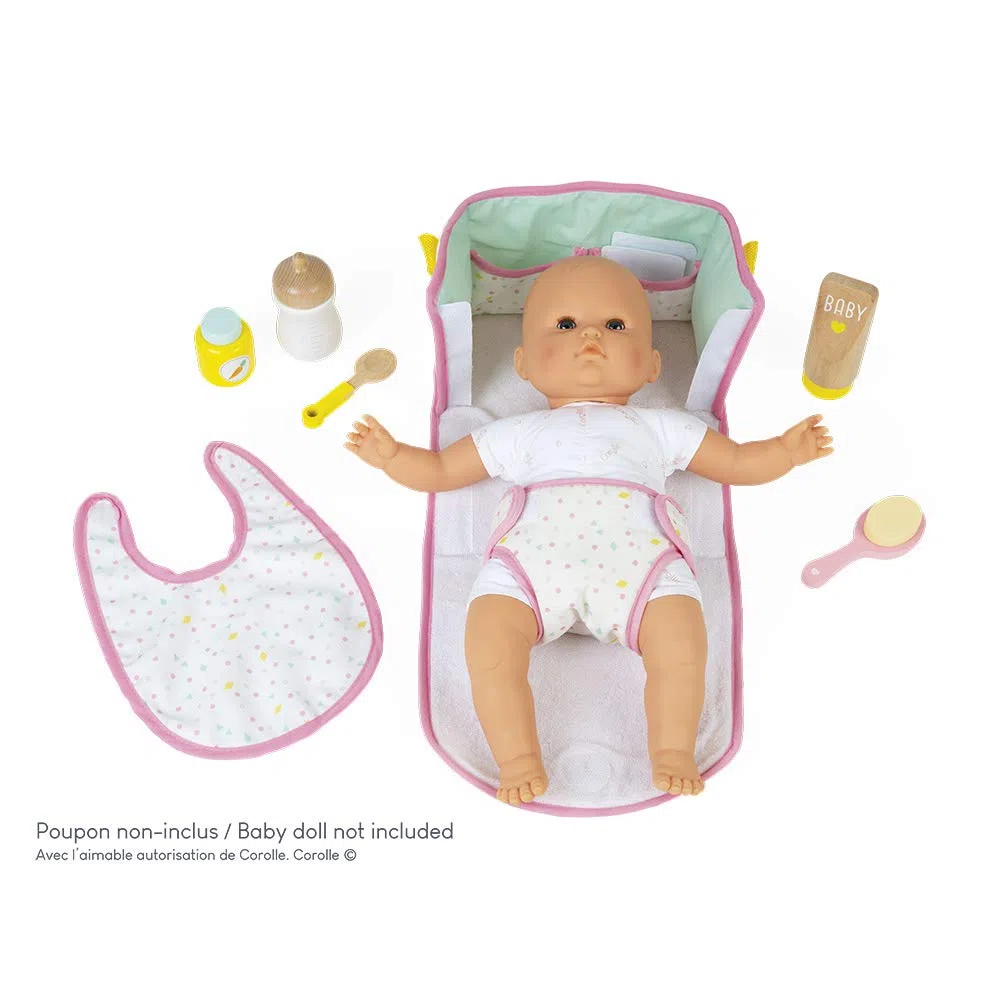 Janod - Borsa Fasciatoio - Giocattolo in Legno e Tessuto - Borsa Cambio Neonato da Bambola - Fasciatoio per Bambole Completo - 8 Accessori + Bavaglino, Pannolino, Biberon - Da 2 Anni, J06501