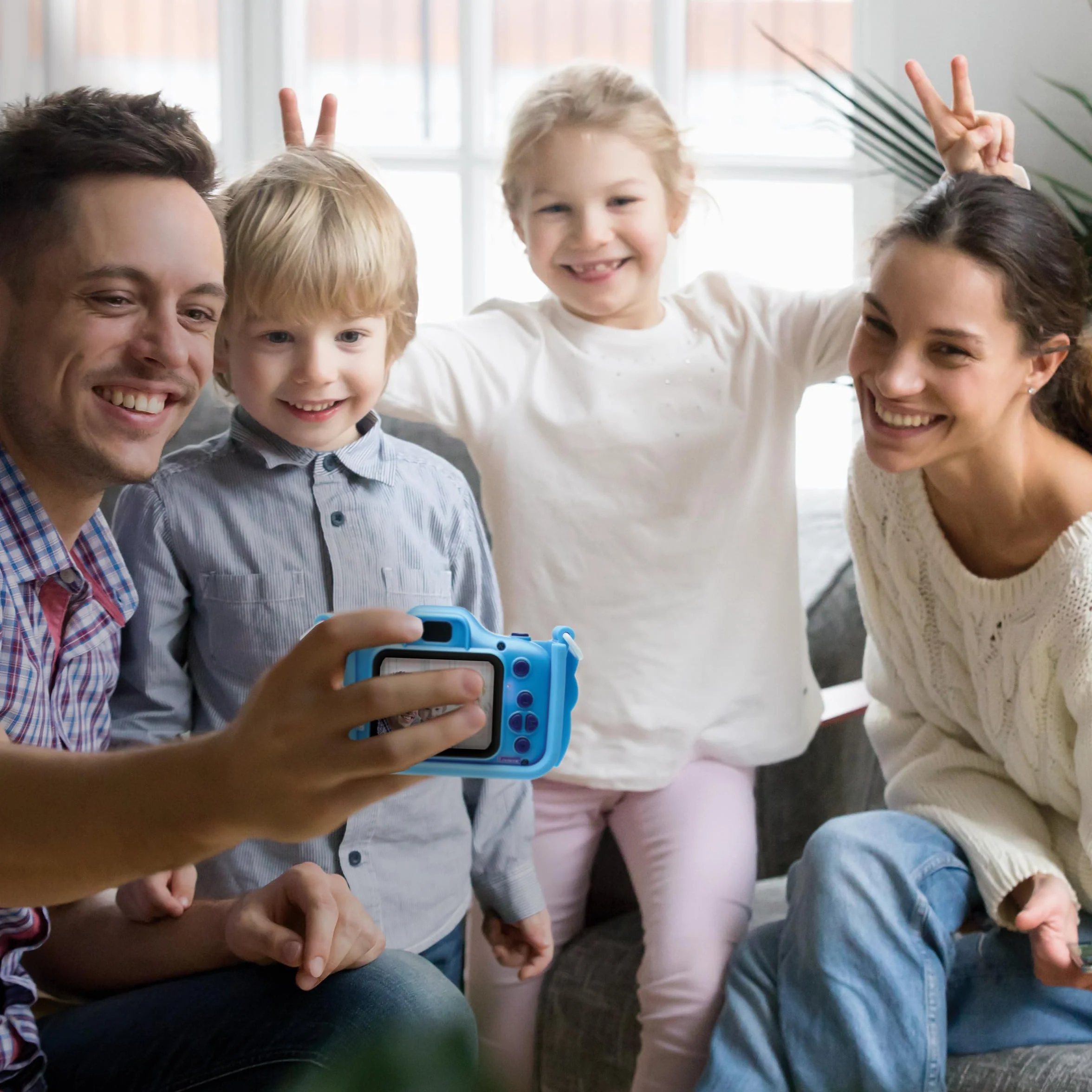 Lexibook, Sonic The Hedgehog, Fotocamera 4-in-1 per Bambini con Protezione, Funzioni Foto, Video, MP3 e Giochi, 15 Filtri per Personalizzare Le tue Foto, Scheda di Memoria da 8 GB Inclusa, DJ078SN