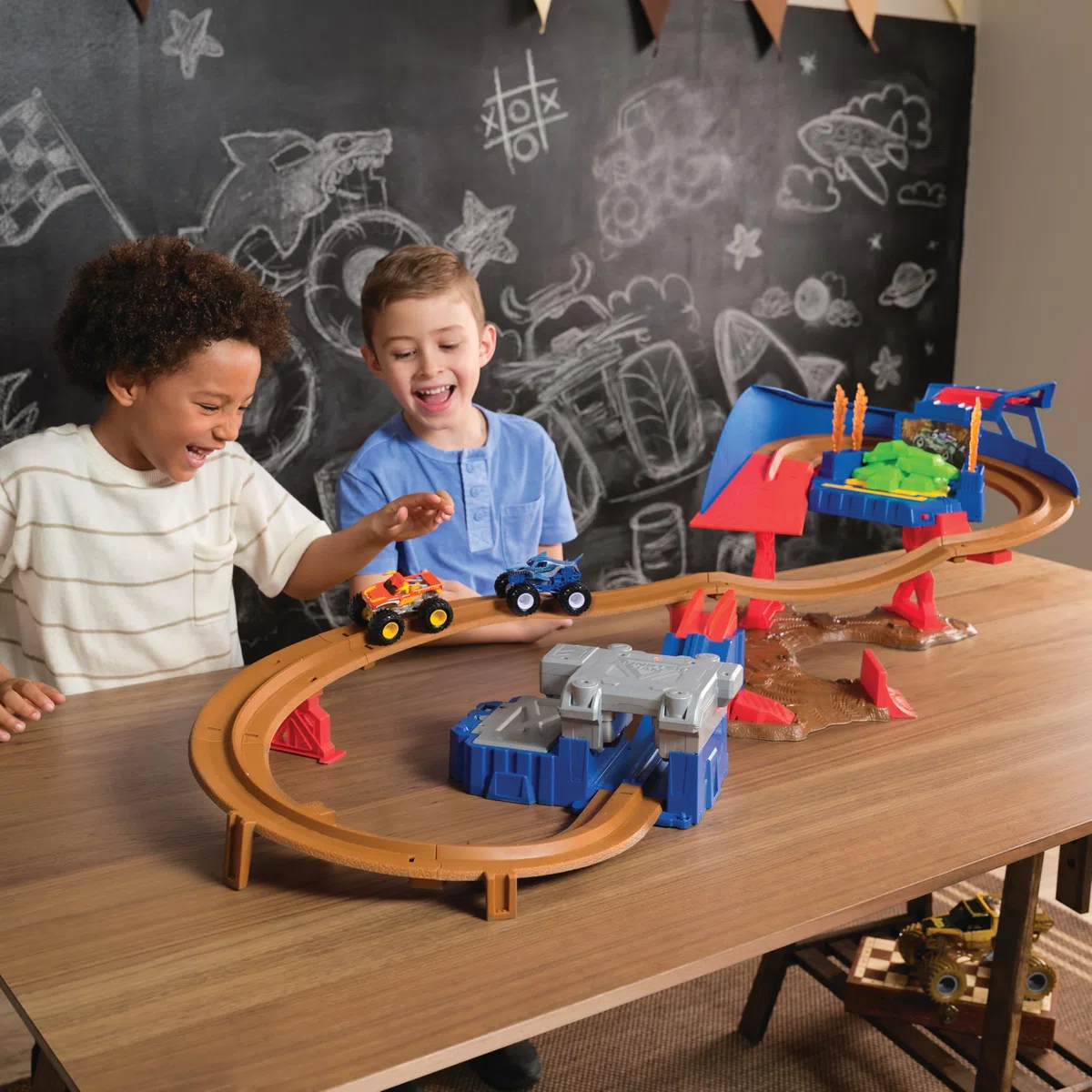 Monster Jam Set Gioco Supercharge Speedway Pista Illuminata World Finals Monster Truck Die-Cast Megalodon El Toro Loco Scala 1:64