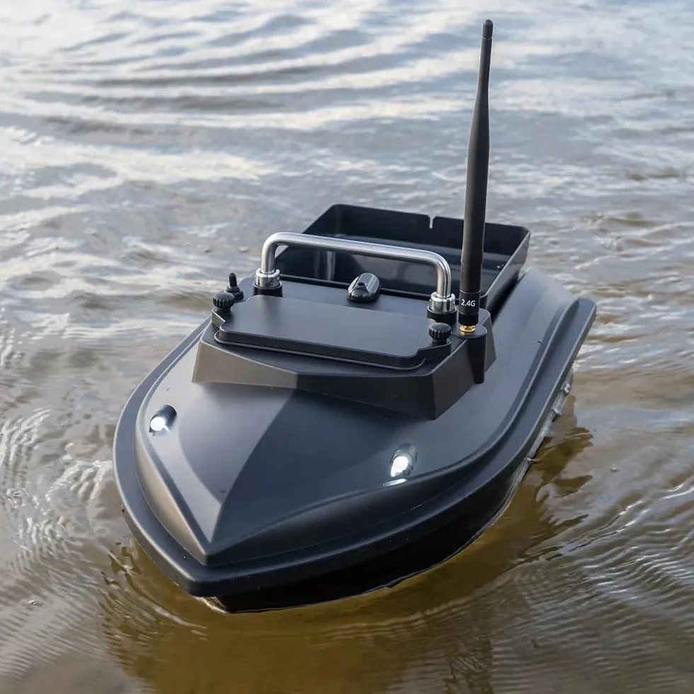 Barca con Esche da Pesca 500M RC Barca con Esche da Pesca 2KG Caricamento con Borsa Dispositivo di Alimentazione per Pesci Distanza 500M 2kg Caricamento Esche Barca telecomandata