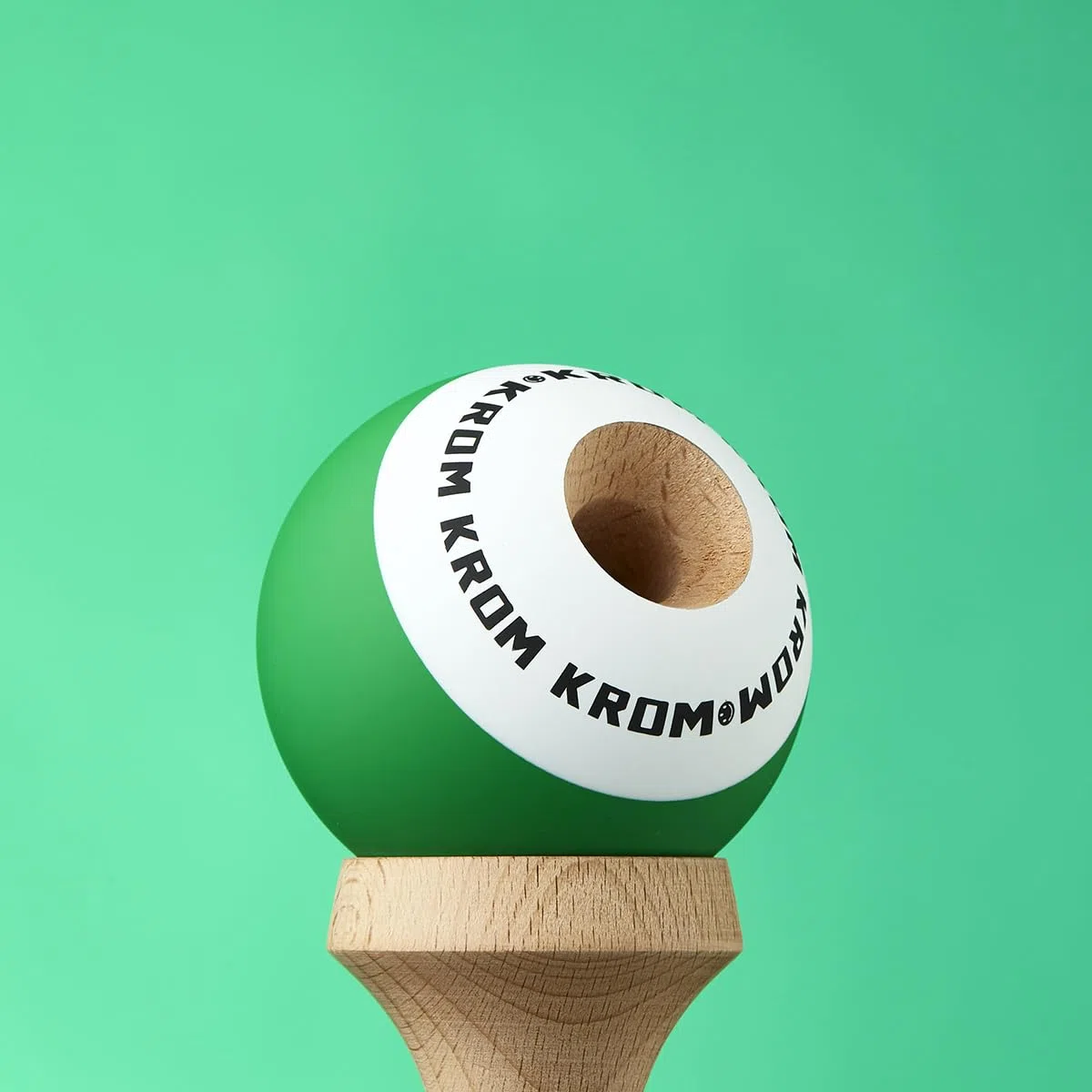 KROM Kendama Gioco - Pop Verde Scuro - Abilità Cognitive migliorate - Equilibrio, riflessi e creatività migliorati - Modello Kendama PRO Fatto per Principianti e Professionisti