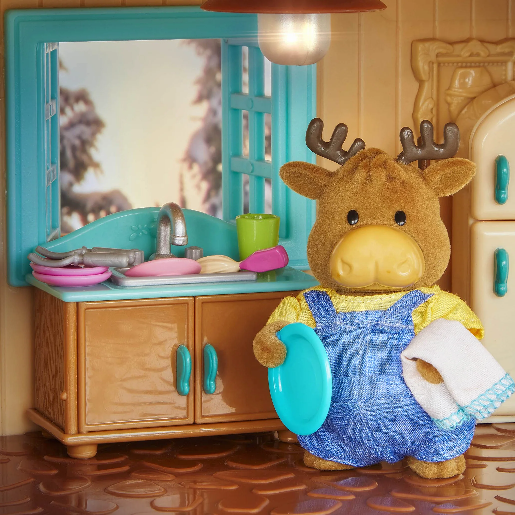 Li'L Woodzeez - Honeysuckle Hillside Cottage - Set di giocattoli da 20 pezzi con casetta per giochi, mobili e accessori - Case in miniatura e set da gioco per bambini dai 3 anni in su
