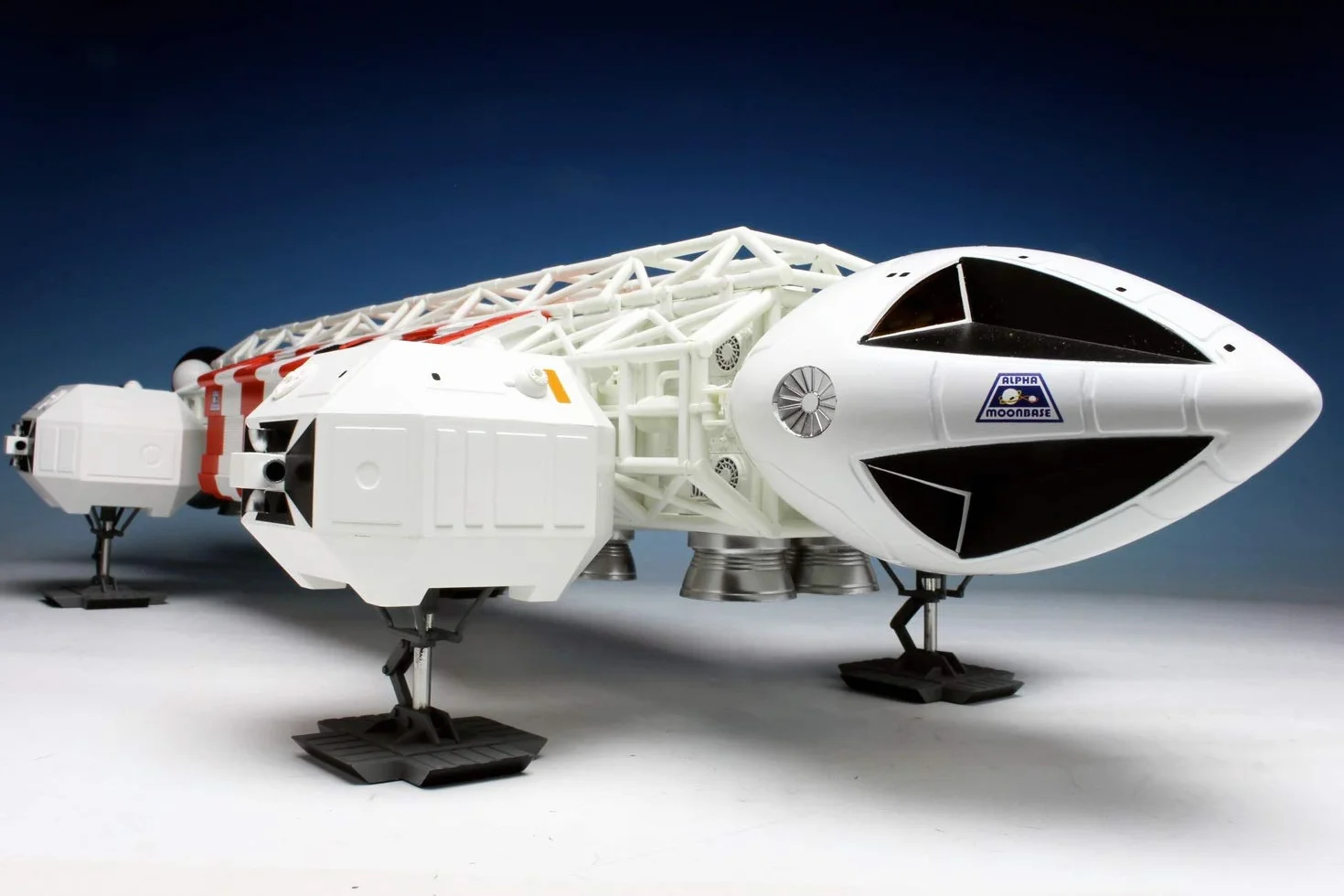 MPC mpc825 "Space: 1999 Eagle Transporter 22 Long plastica modello