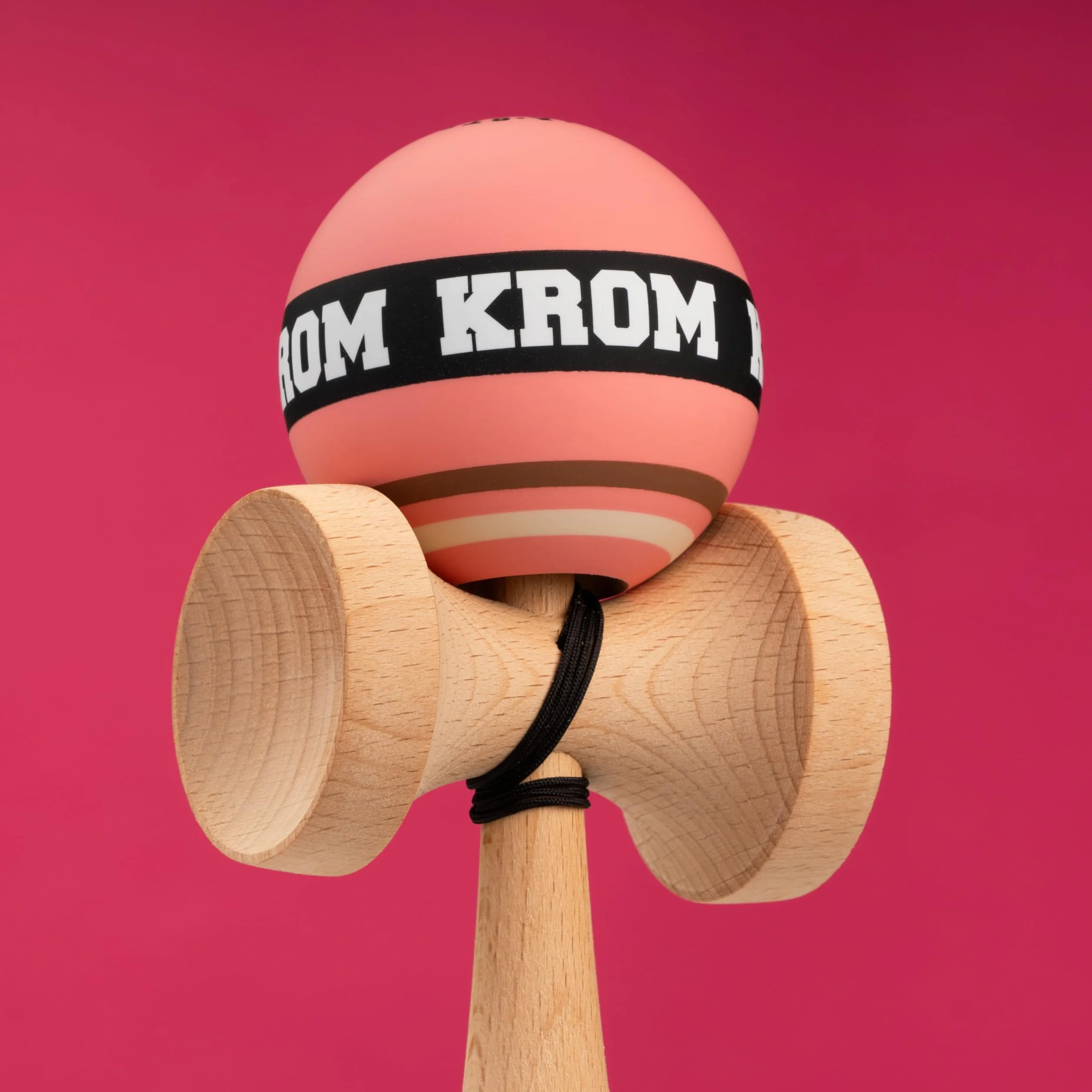 KROM Kendama STROGO Neapolitan Strawberry – Kendama in Legno per Principianti e Giocatori avanzati – Gioco di abilità per Uso Indoor e Outdoor – Giocattolo in Legno con Corda e Sfera