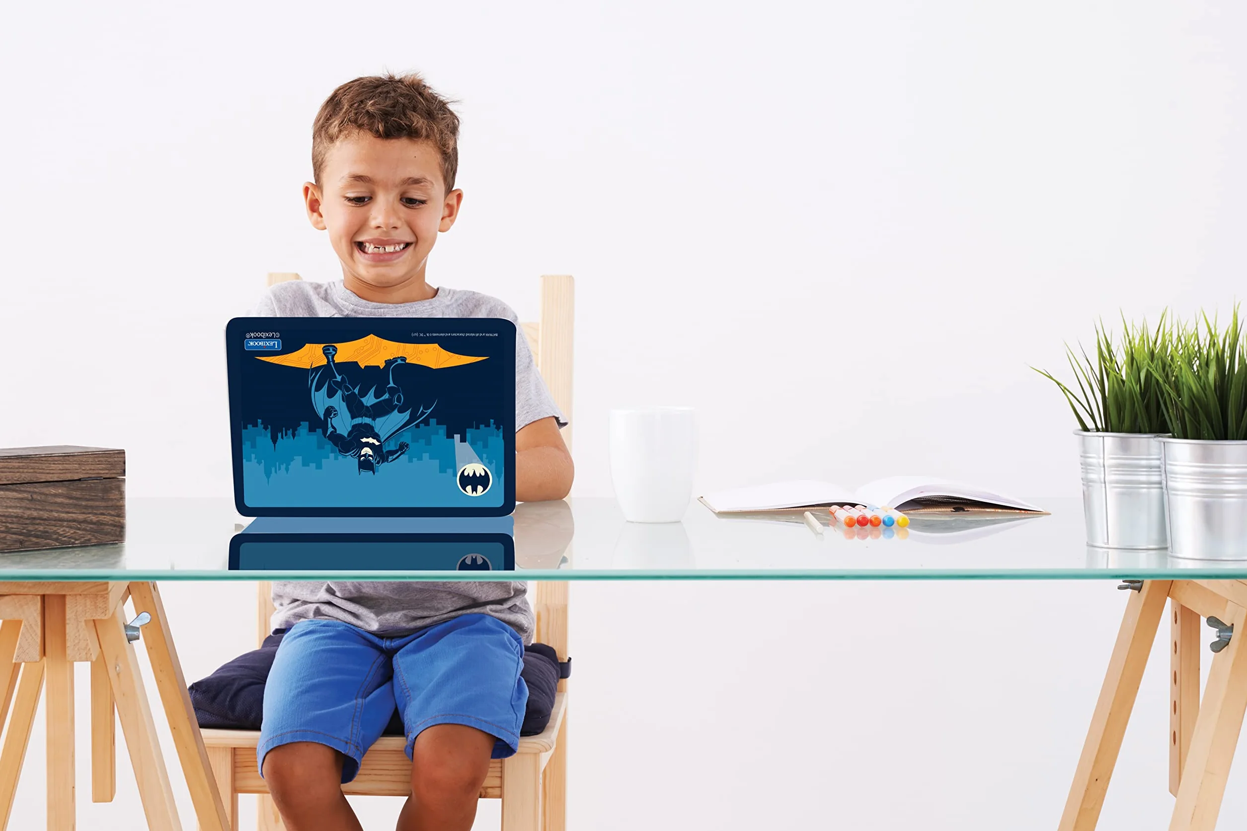 Lexibook, Batman, Ordinateur Éducatif Bilingue FRANÇAIS/Anglais, 124 Activités pour Apprendre Les Langues, Les Mathématiques, la Logique, S'amuser et Jouer du Piano, JC598BATi1