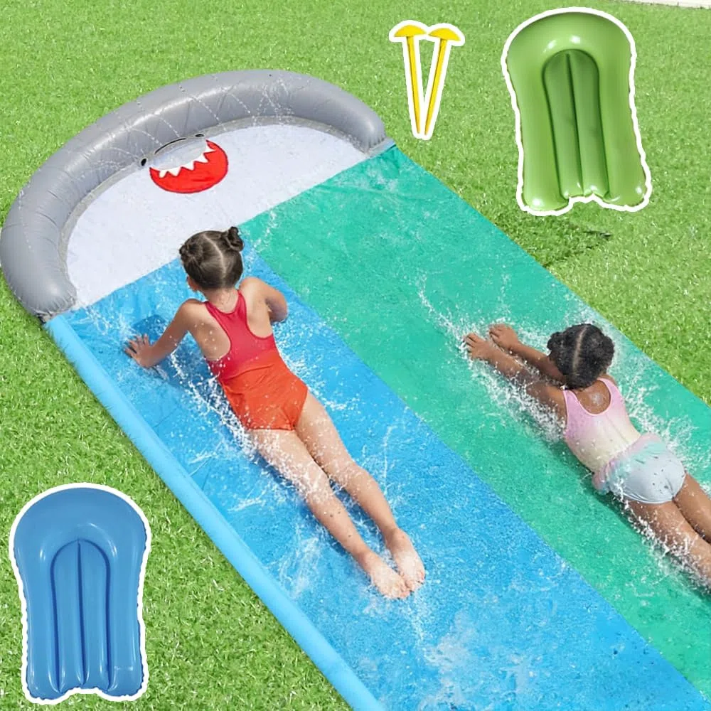 Scivolo d'Acqua 550 x 145 cm, Scivolo Acquatico Giardino, Doppio con Irrigatore, 2 Bodyboard