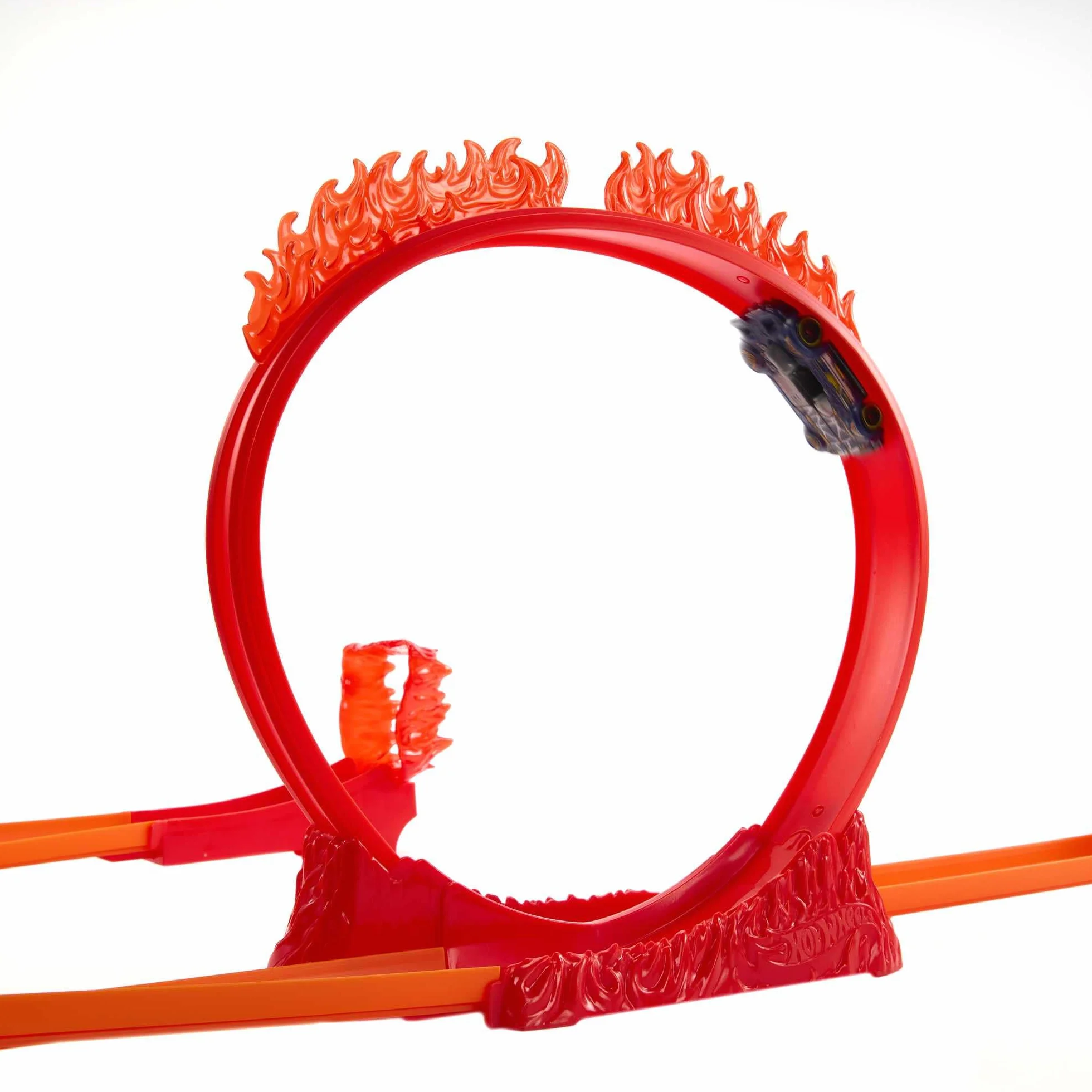 Hot Wheels - Hot Wheels pista tema fuoco e 1 macchinina, 16 pezzi di pista e componenti per acrobazie in confezione impilabile, giocattolo per bambini 4+ Anni, HMC04