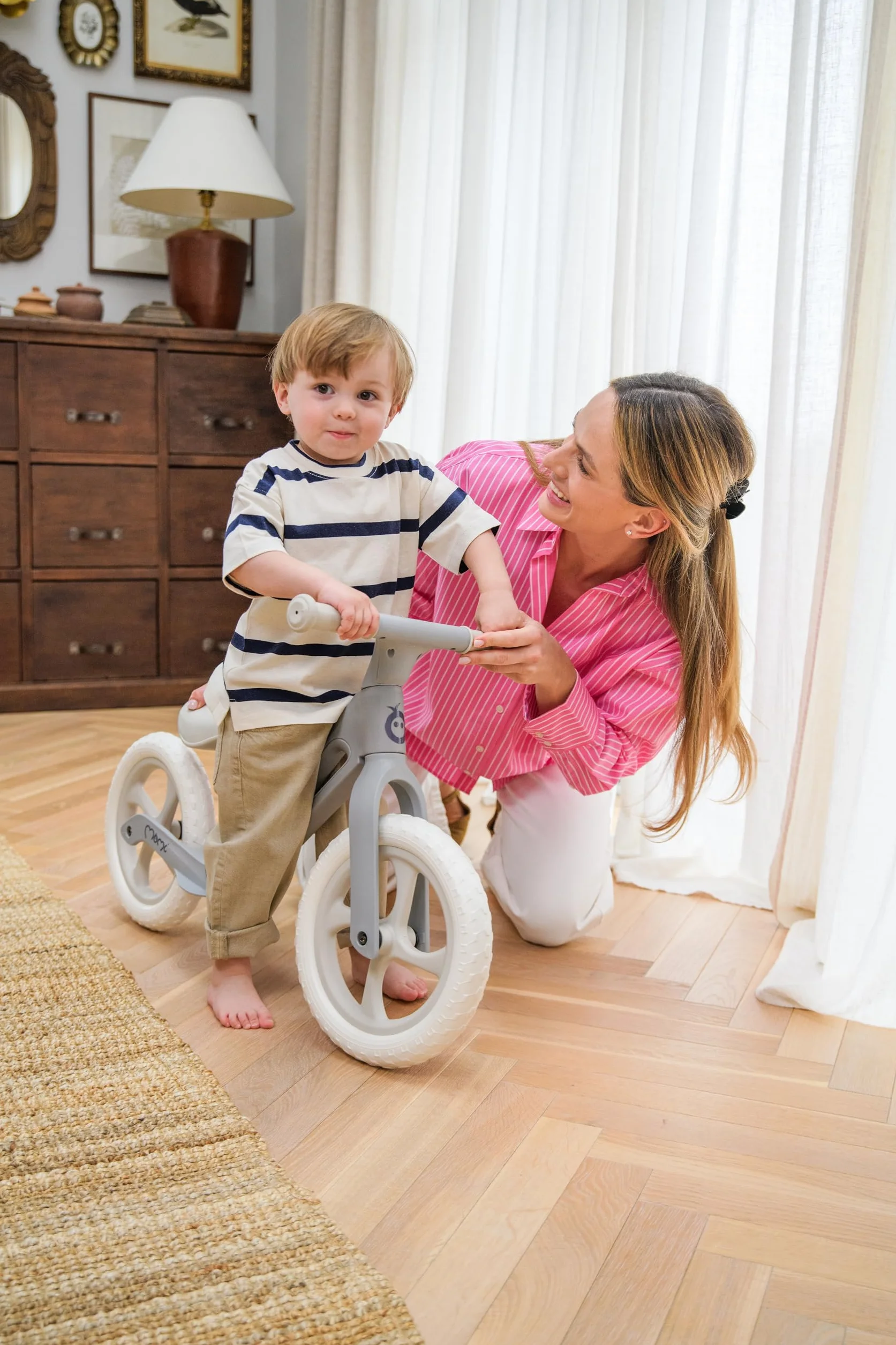 Momi Bicicletta senza pedali NORU per bambini dai 2 anni (max 25 kg), pieghevole con un pulsante, sella regolabile, ruote EVA antiforatura da 12"