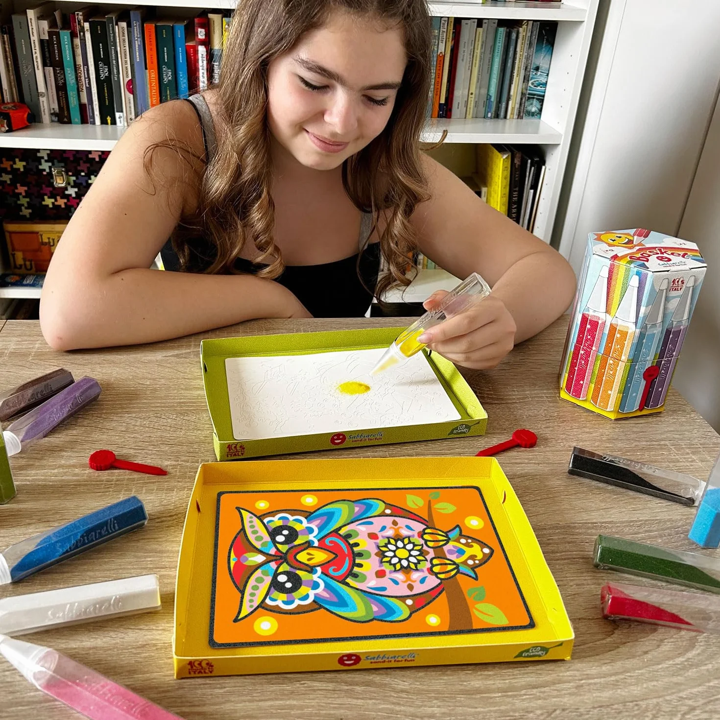 Sabbiarelli Sand-it For Fun Box Sandsation Art 12-99 Kit Sand Art 100% Made in Italy con Sabbia Colorata, Disegni Adesivi e Accessori
