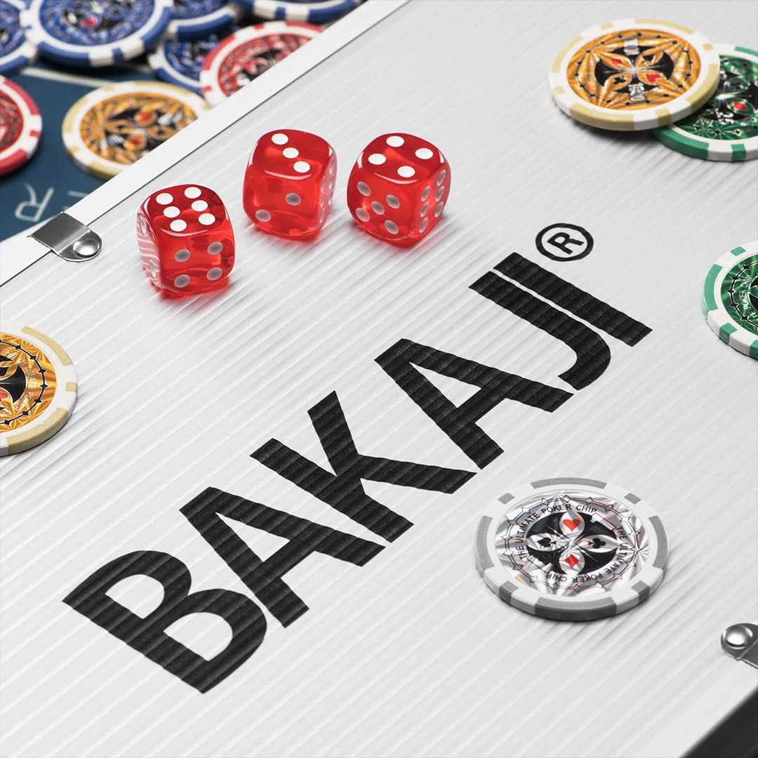 BAKAJI Set Valigetta da Poker in Alluminio con 300 Fiches Chip, Confezione da Gioco Professionale, 2 Mazzi di Carte, 5 Dadi, Pulsante Dealer, Valigia Alta Qualità Ideale per Texas Hold'em e Blackjack