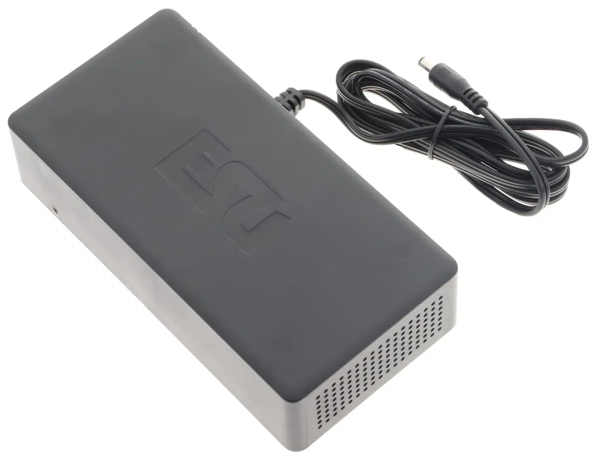 50220 ECoS - Centrale digitale 2,5 con 6 A, con alimentatore di rete 15 V-21 V, 150 W