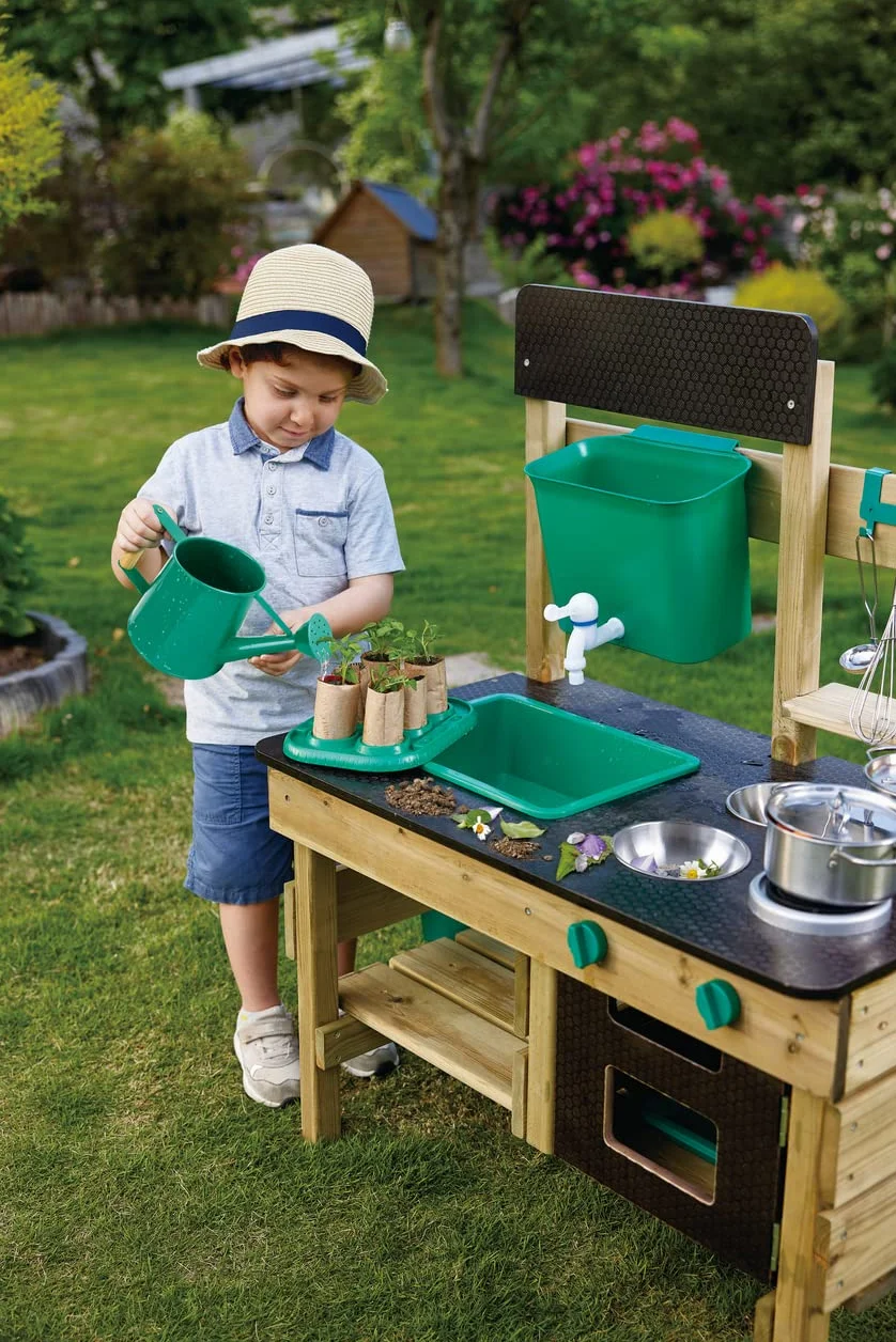 Hape Nature Fun - Cucina da esterno in materiali eco con serbatoio d'acqua e lavandino e spazio per le piante - Adatta dai 3 anni in su