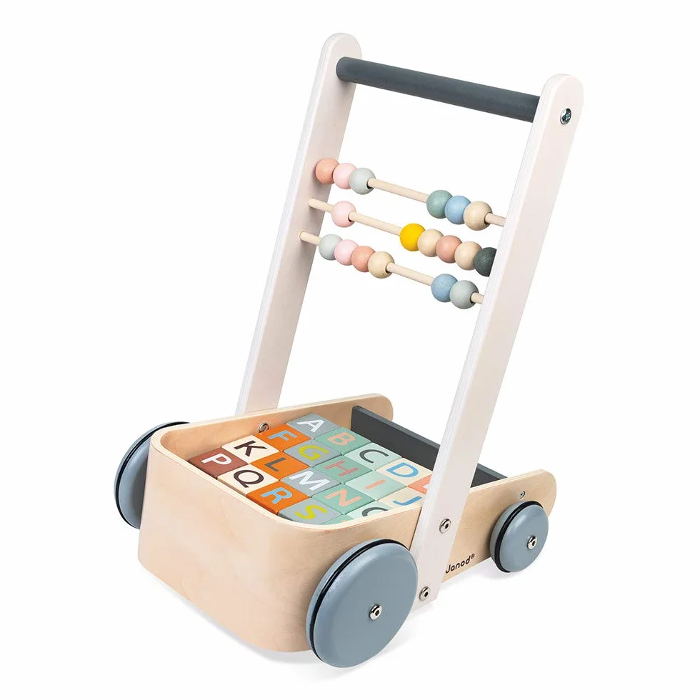 Janod - Carrello ABC Sweet Cocoon - Carrello Primi Passi Didattico in Legno a Spinta - con 20 Cubi Lettere Alfabeto, Numeri e Forme + 3 Stecche Pallottoliere - Vernice Ad Acqua - da 1 Anno, J04408
