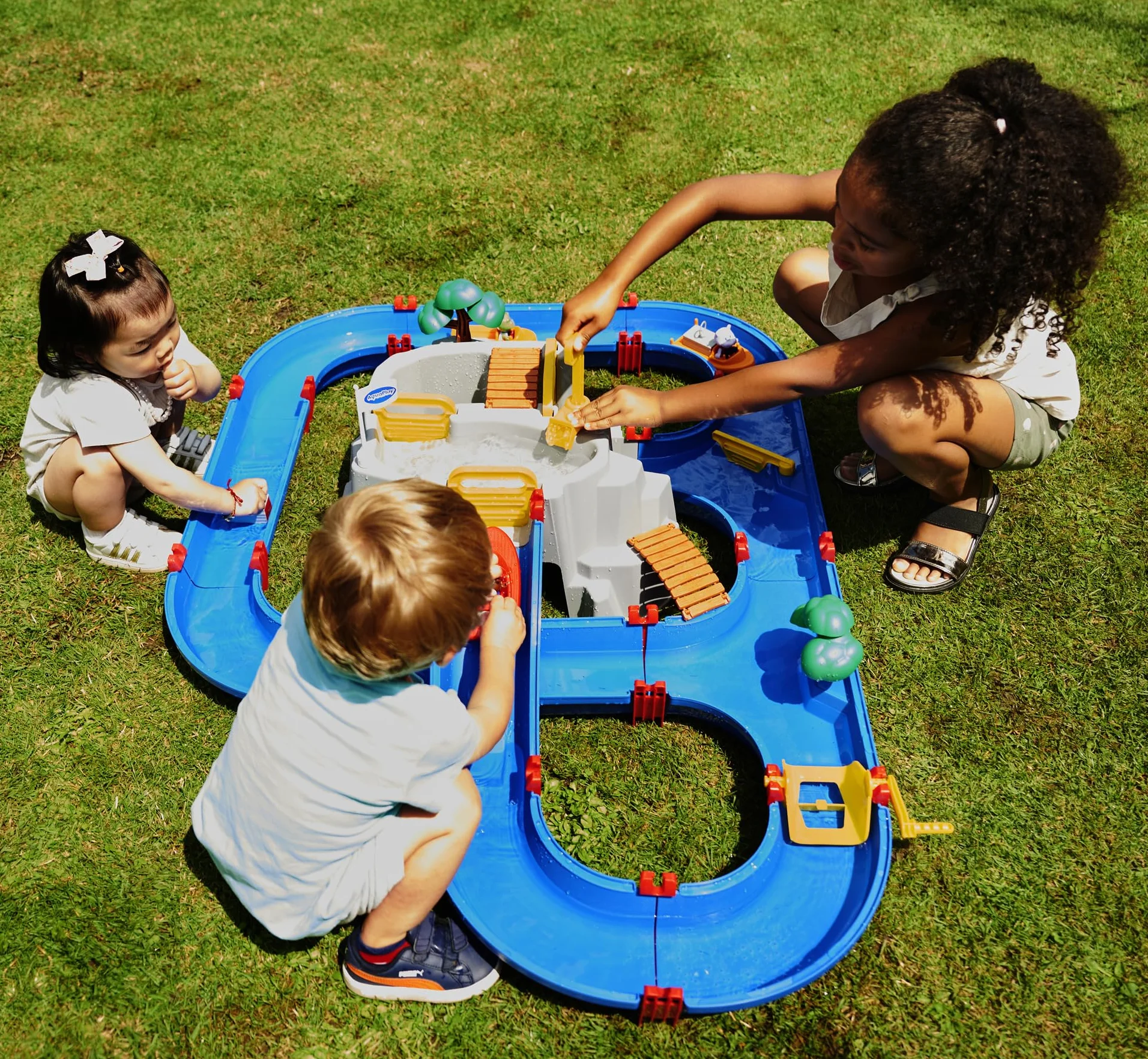AquaPlay - MountainLake, 8700001542, +3 Anni, 69 Pezzi, Personaggi di Nils e Bo Inclusi, Due Barche