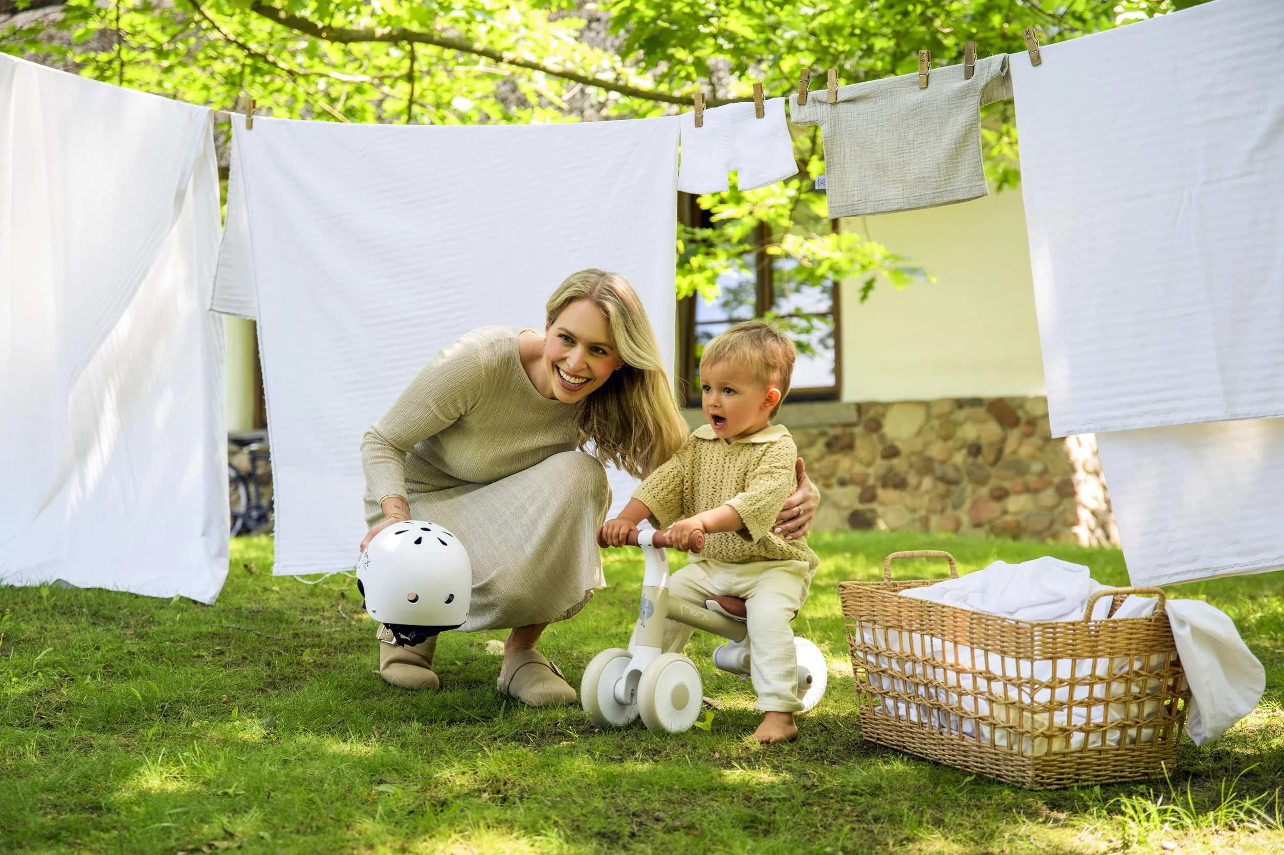 Momi Bicicletta senza pedali DEX per bambine e bambini da 1 a 3 anni, telaio pieghevole, sella regolabile in altezza, ruote in plastica antiforatura, solo 2 kg di peso