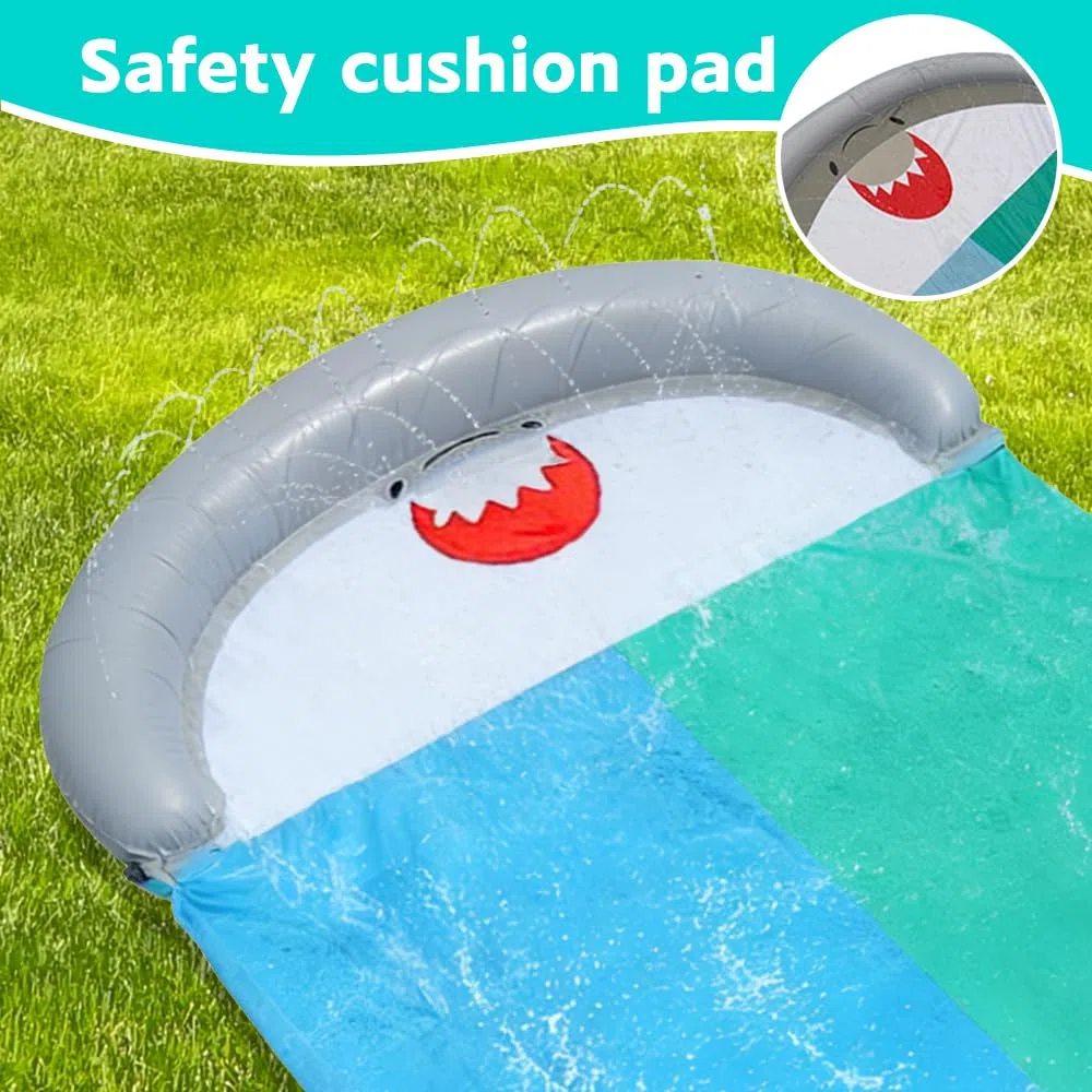 Scivolo d'Acqua 550 x 145 cm, Scivolo Acquatico Giardino, Doppio con Irrigatore, 2 Bodyboard