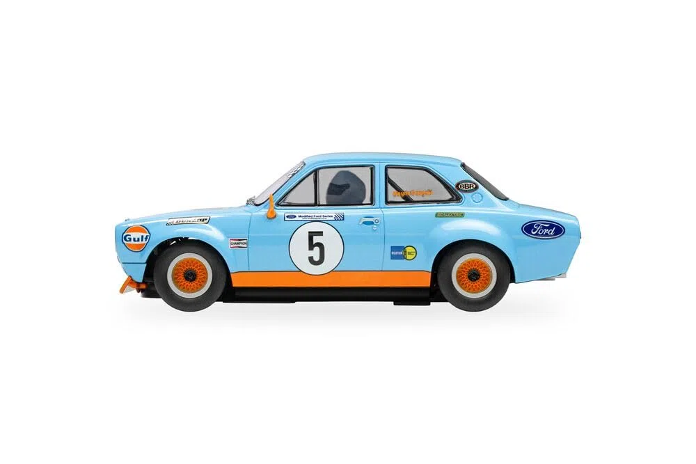 Scalextric Cars, C4530 Ford Escort MK1, Wayne Crabtree Modified Fords 2023, Macchinina giocattolo da utilizzare con piste da corsa, Idee regalo per bambini piccoli dai 3 anni in su, accessori