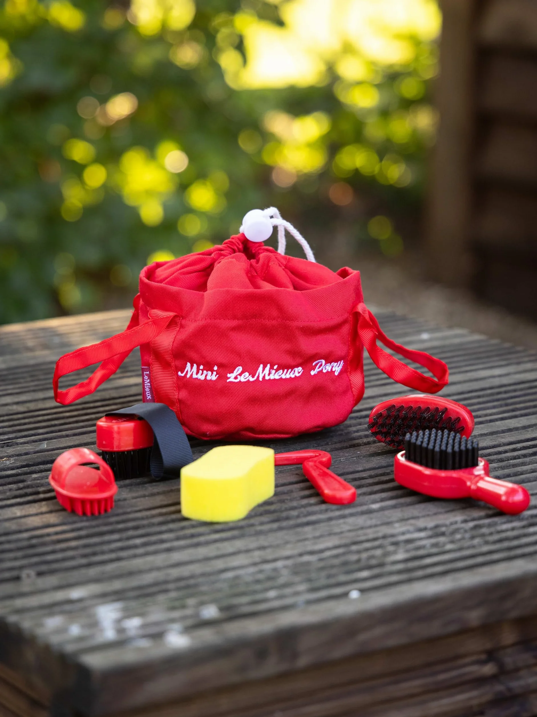 LeMieux Toy Pony Grooming Kit Ember – include spazzole, pettine per curry, spugna, groviglio e zoccoli – Conservare in mini borsa con coulisse – adatto per bambini dai 3 anni in su