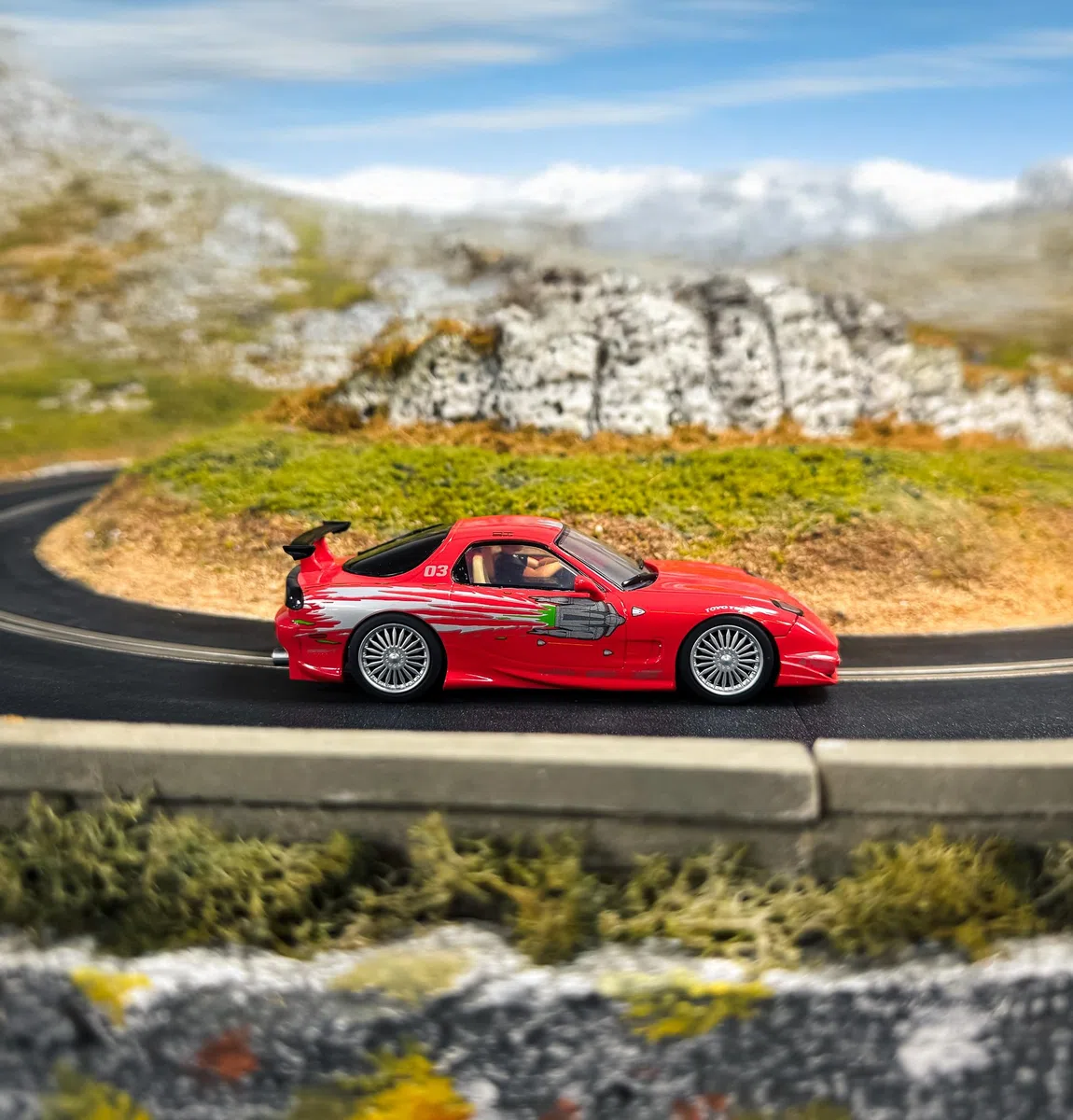 Auto Scalextric - C4592 The Fast And The Furious Mazda RX7, Dom Turetto - Macchinina da slot per piste e set - Idee regalo per bambini e adulti, Accessori Scalextric
