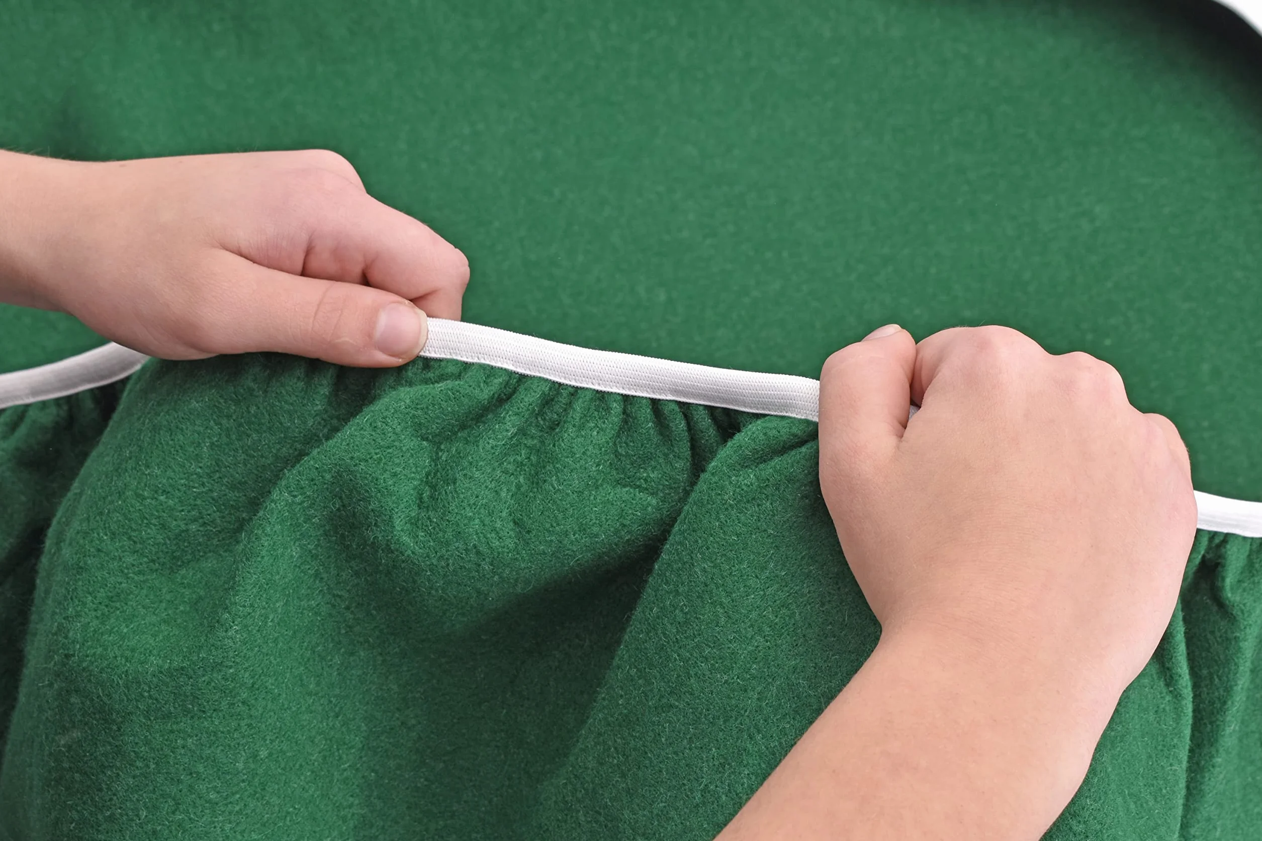 Katai – Copritavolo da Poker in Panno Verde per Tavoli Rotondi 90–120 cm – Antiscivolo e Fonoassorbente – Stile Casinò per Giochi da Tavolo – Con 6 Sottobicchieri in Sughero
