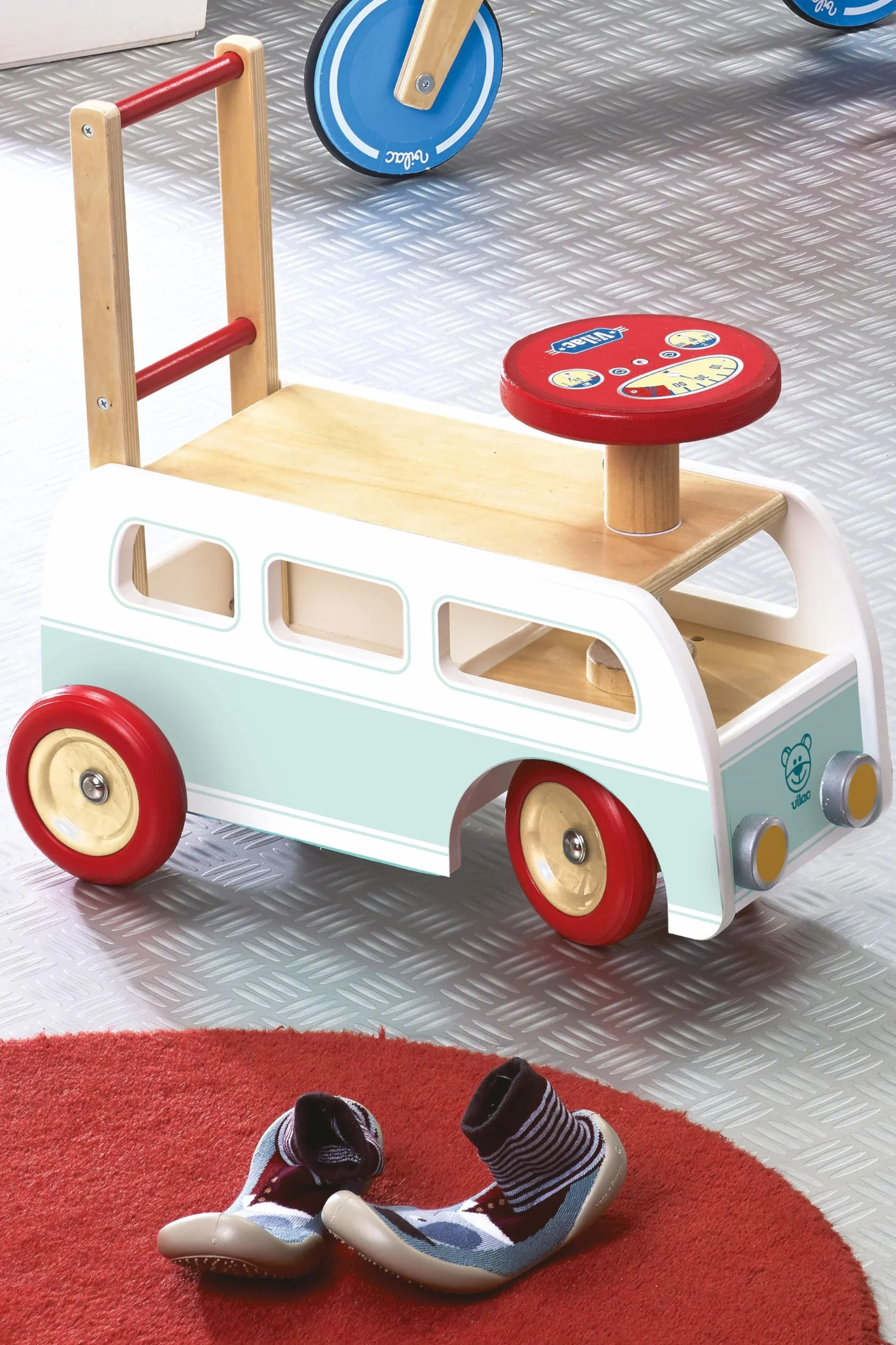 Vilac Campervan Walker 2 in 1 in legno, con scomparto nascosto, giocattolo cavalcabile, adatto per bambini dai 12 mesi in su