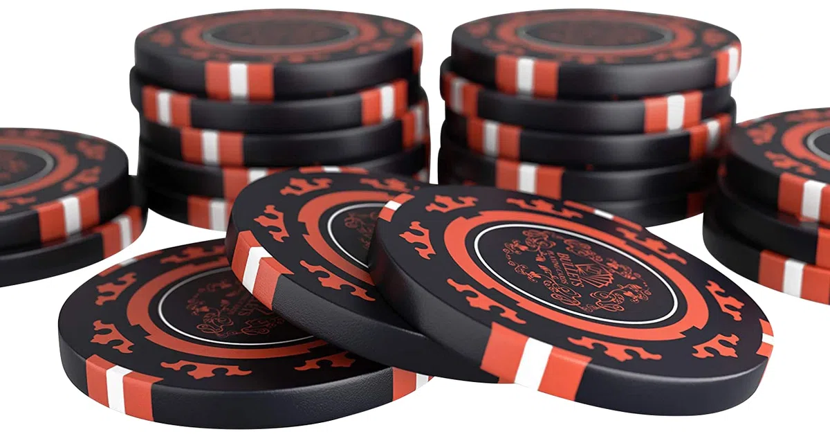 Bullets Playing Cards - Valigetta da poker Corrado – Set da poker con 300 chip da poker Clay senza valori – con pulsante di dealer in ceramica, confezione doppia di carte da poker