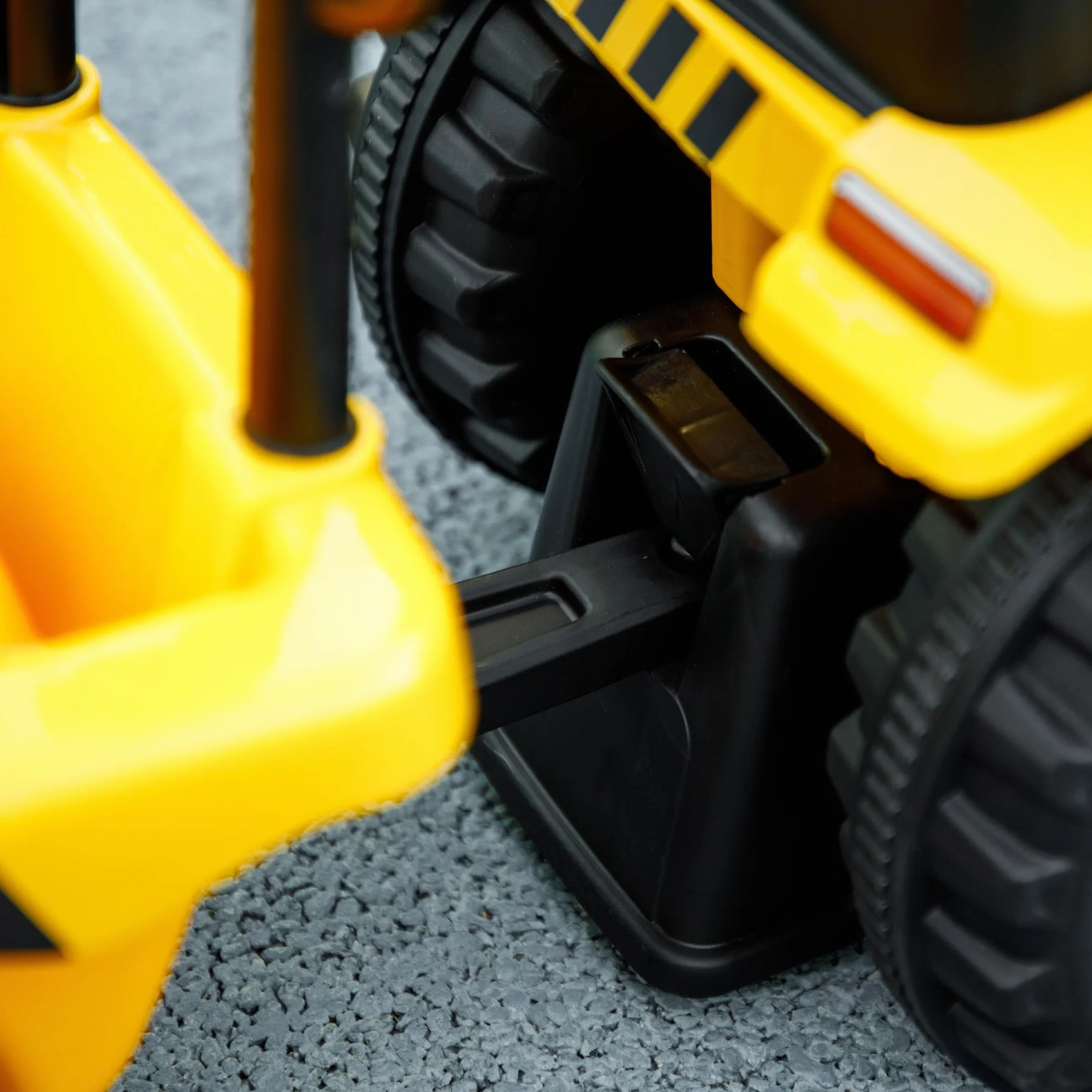 AIYAPLAY Camion Giocattolo per Bambini 12-36 Mesi con Pala e Rimorchio Integrati, Escavatore per Bambini Cavalcabile in PP e Metallo, 91x29x44 cm, Giallo