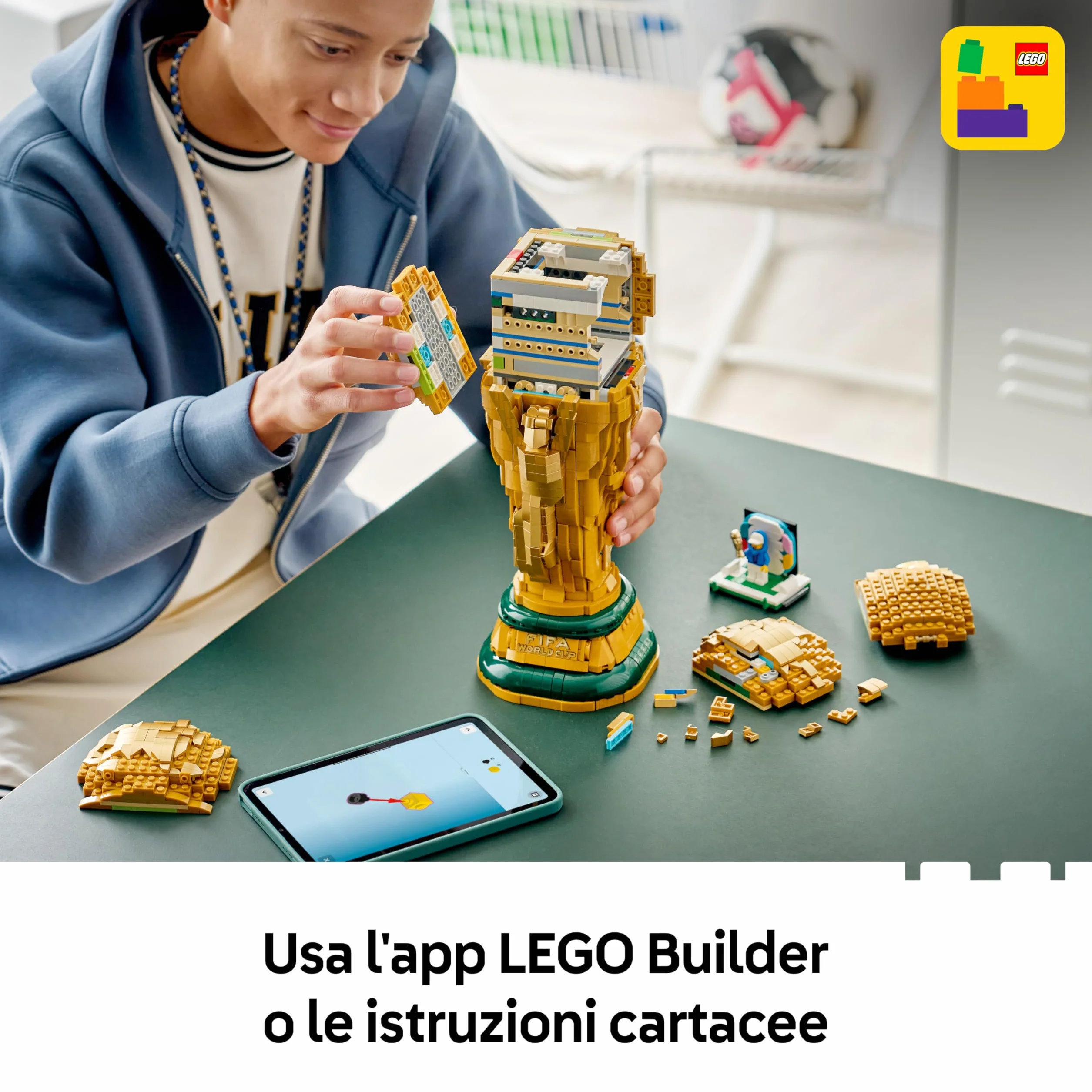 LEGO Editions Trofeo Ufficiale della Coppa del Mondo FIFA 43020 Kit di Modellismo Fai da Te 3D con Minifigure da Collezione