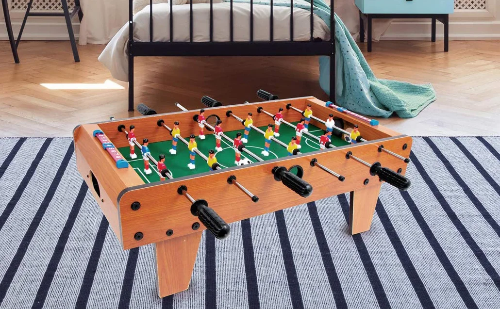 6702 Calcetto da tavolo small foot, il calcio balilla può essere posizionato su qualsiasi superficie piana, a partire dai 5 anni di età