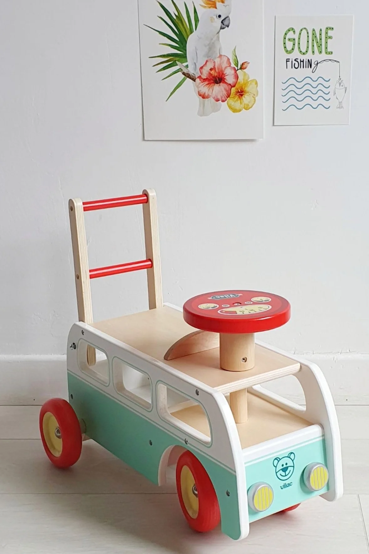 Vilac Campervan Walker 2 in 1 in legno, con scomparto nascosto, giocattolo cavalcabile, adatto per bambini dai 12 mesi in su