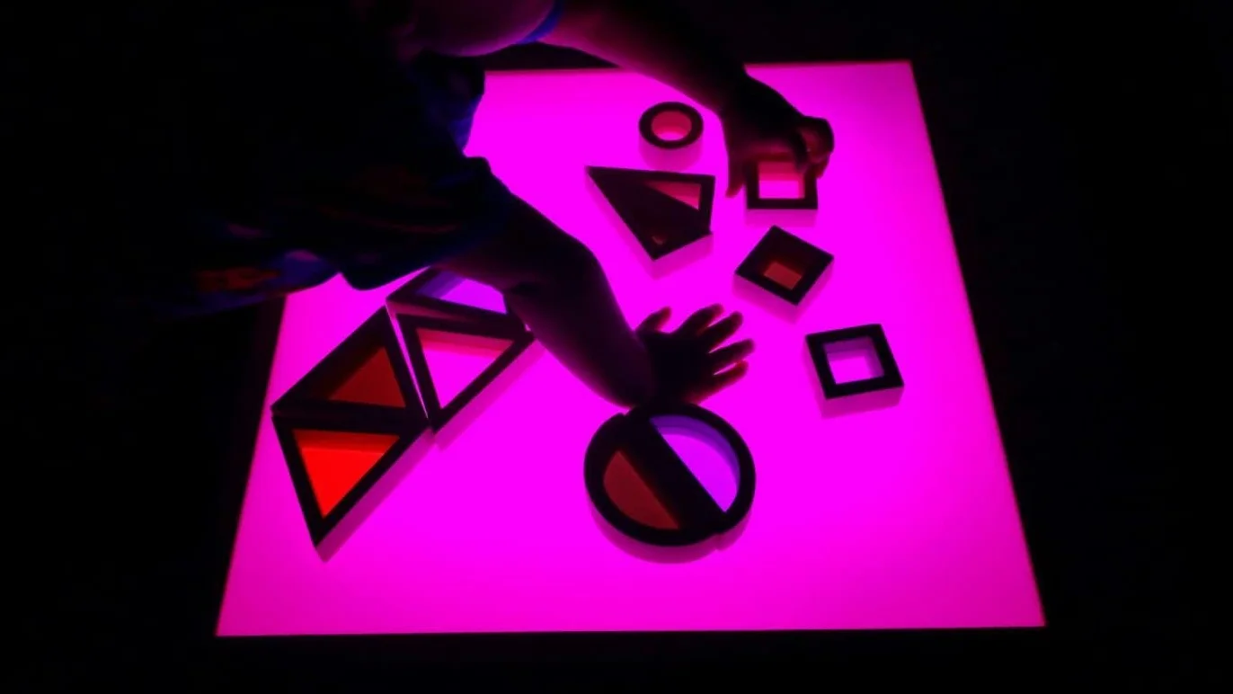 tavolo luminoso Montessori RGBW 40x50cm con marchio CE (conforme Europea)