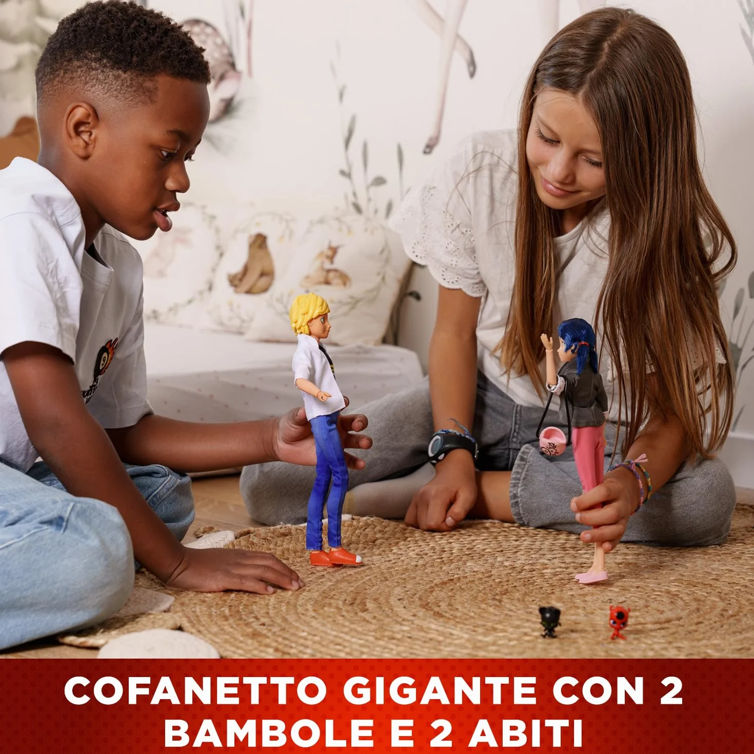BANDAI – Miraculous – Confezione 2 bambole Marinette e Adrien con 2 abiti (Ladybug e Chat Noir) – Set regalo Miraculous 2 figure 26cm – Idea regalo per bambini – Giocattolo dai 4 anni in su – P50359