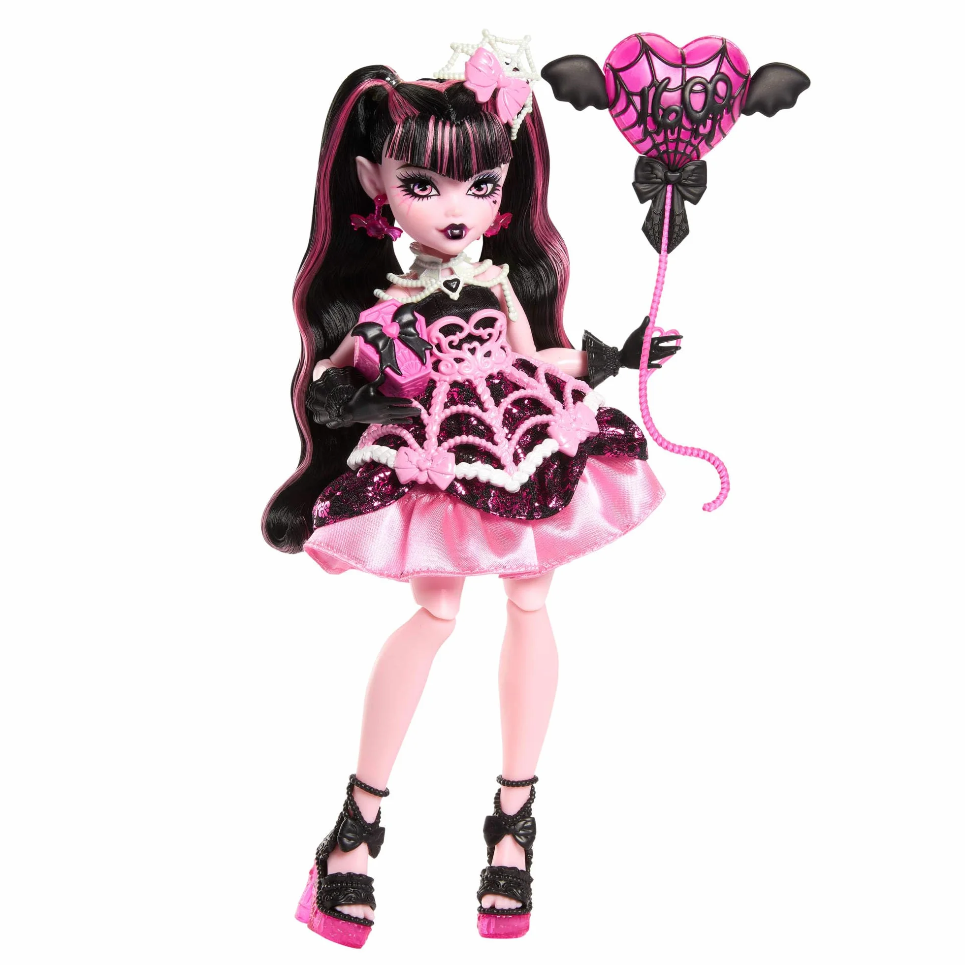 Monster High - Draculaura Scary Sweet Birthday, bambola con abito da party rosa e accessori a tema, palloncino, regalo e invito inclusi, giocattolo per bambini, 4+ anni, JBG74