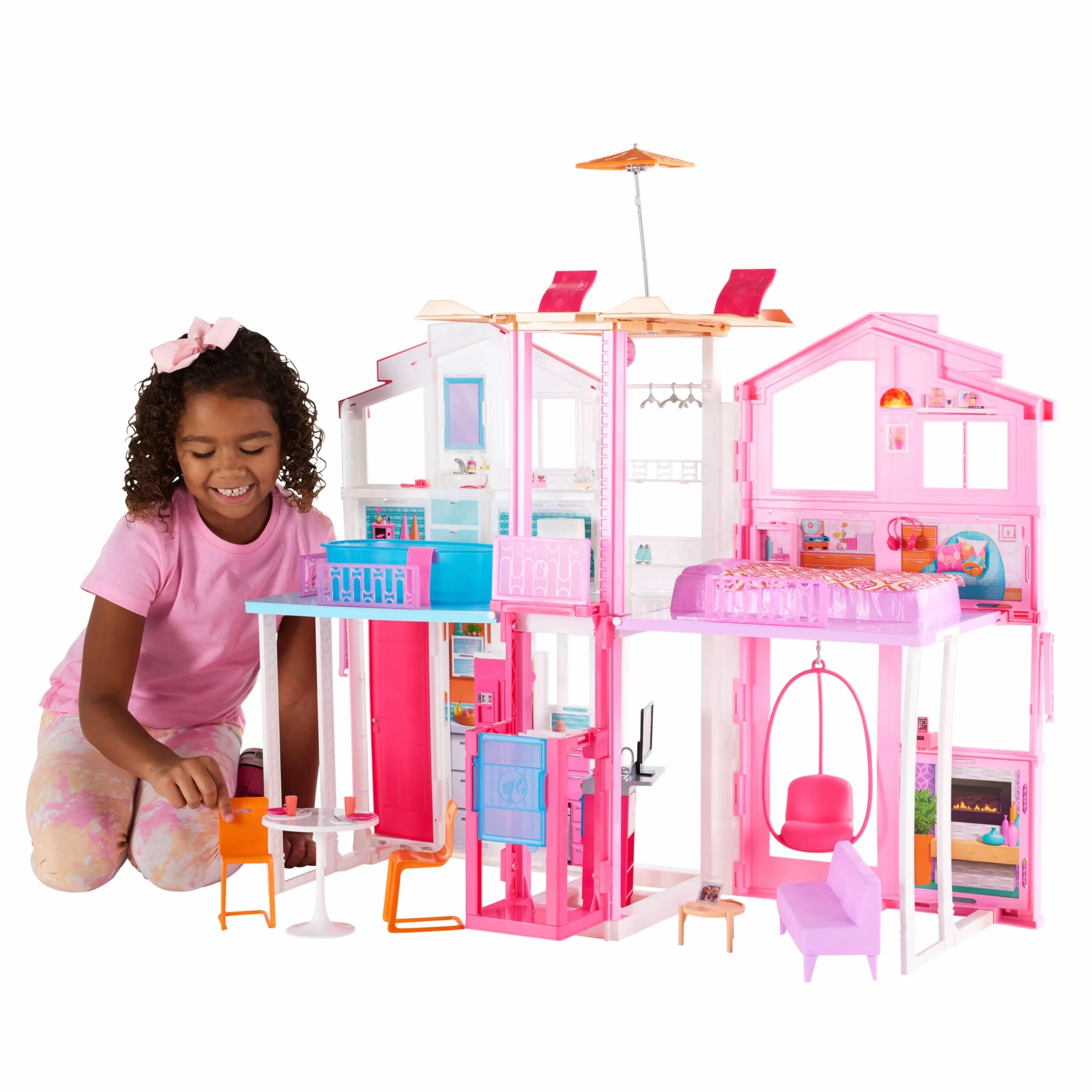 Barbie - La Casa a 3 piani, playset con ascensore e altalena, mobili e accessori inclusi, chiudibile per il trasporto, giocattolo per bambini, 3+ anni, DLY32