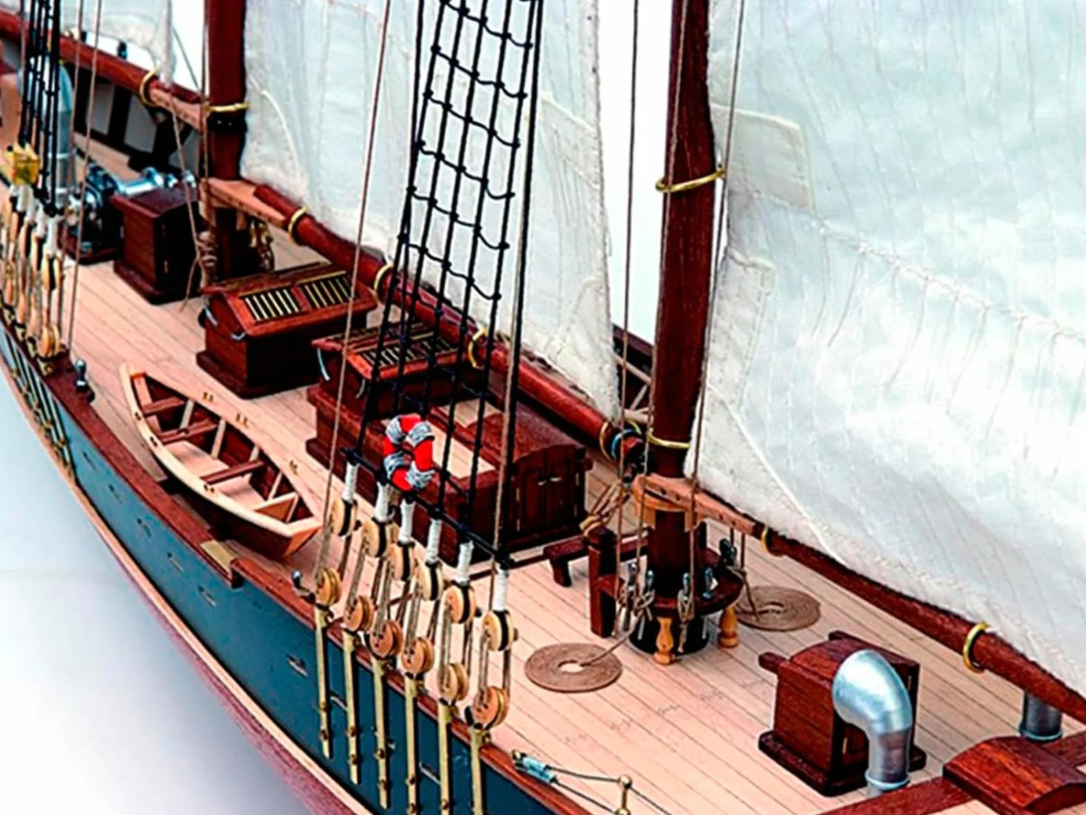 Artesanía Latina 22453 - Modellino di Nave in Legno - Goletta da Pesca e Corsa Canadese, Bluenose II - Modello 22453, Scala 1:75 - Kit di Modellismo da Costruire - Livello Medio