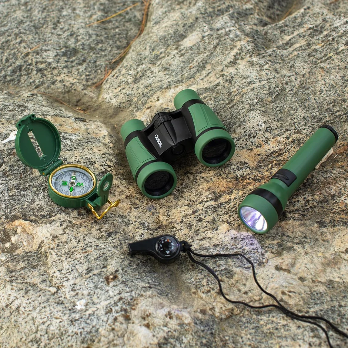 Carson Kit di Sopravvivenza per Bambini AdventurePak Kit da Campeggio, con Binoculari, Bussola per Bambini e Torce Elettriche , Design Compatto e Sicuro (HU-401)