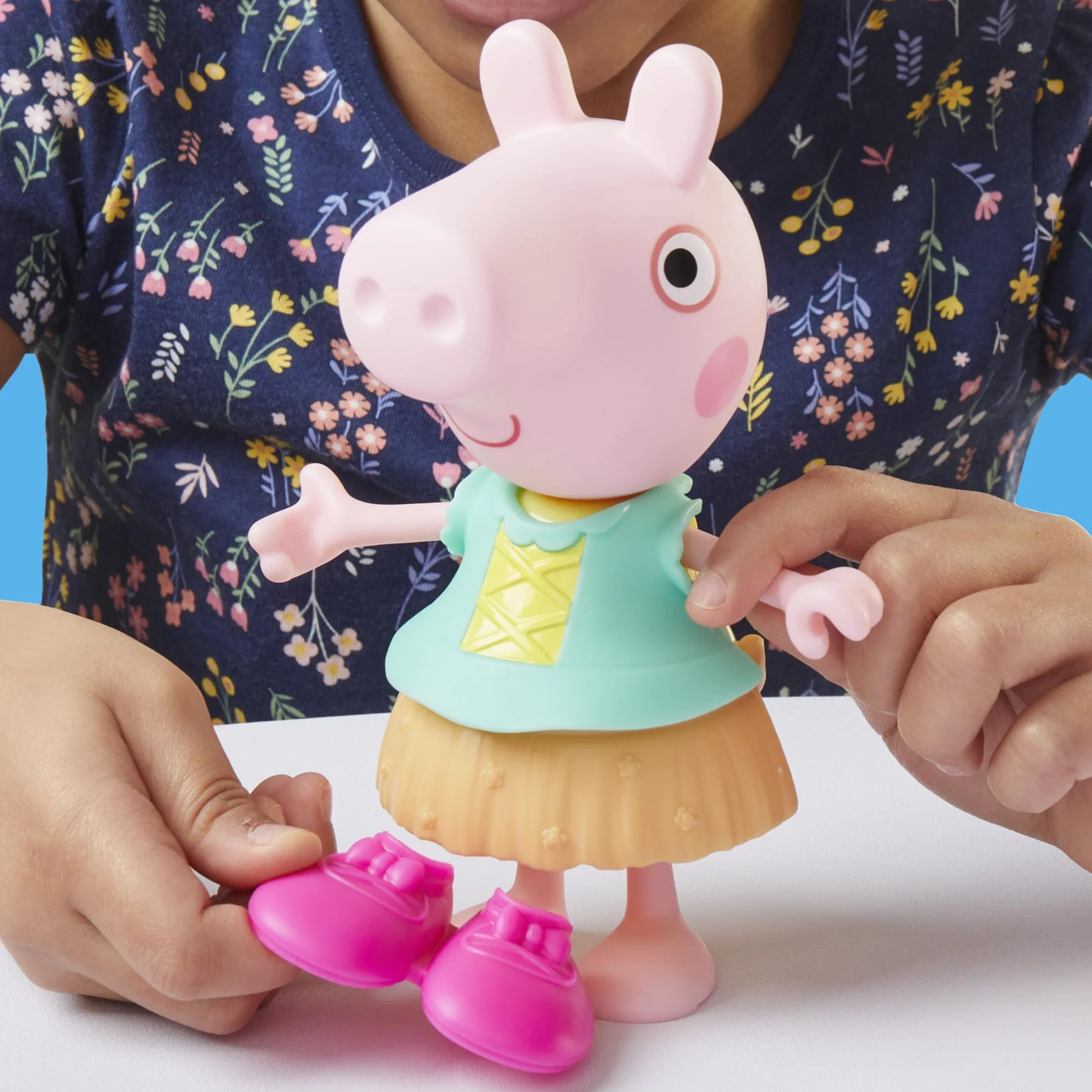 Peppa Pig Hasbro, Guardaroba di Peppa, Set di Giocattoli per Bambini e Bambine dai 3 Anni in Su, Ottima Idea Regalo, Include Action Figure di Peppa, 14 Accessori e Sticker