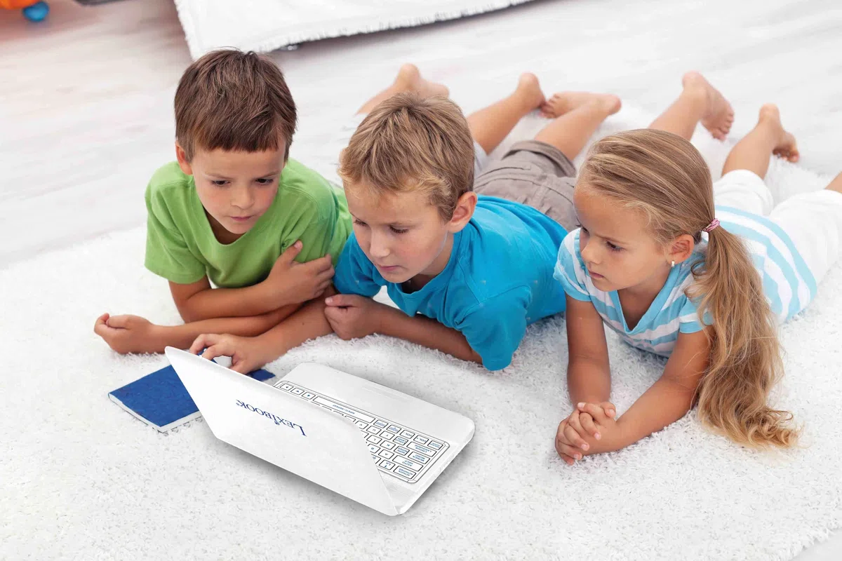 Lexibook - Computer Portatile educativo bilingue Italiano/Inglese - 124 attività per Un apprendimento Divertente e interattivo - Matematica, logica, Musica, Orologio - JC598i5LXB