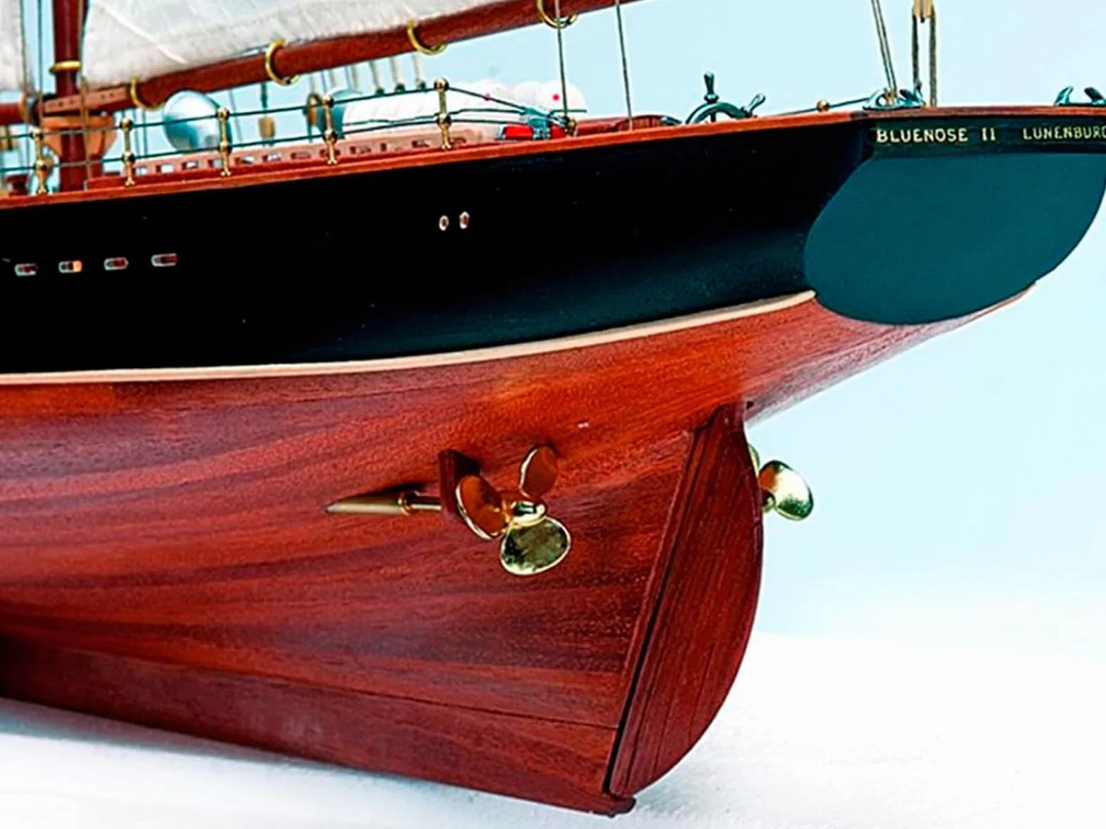 Artesanía Latina 22453 - Modellino di Nave in Legno - Goletta da Pesca e Corsa Canadese, Bluenose II - Modello 22453, Scala 1:75 - Kit di Modellismo da Costruire - Livello Medio