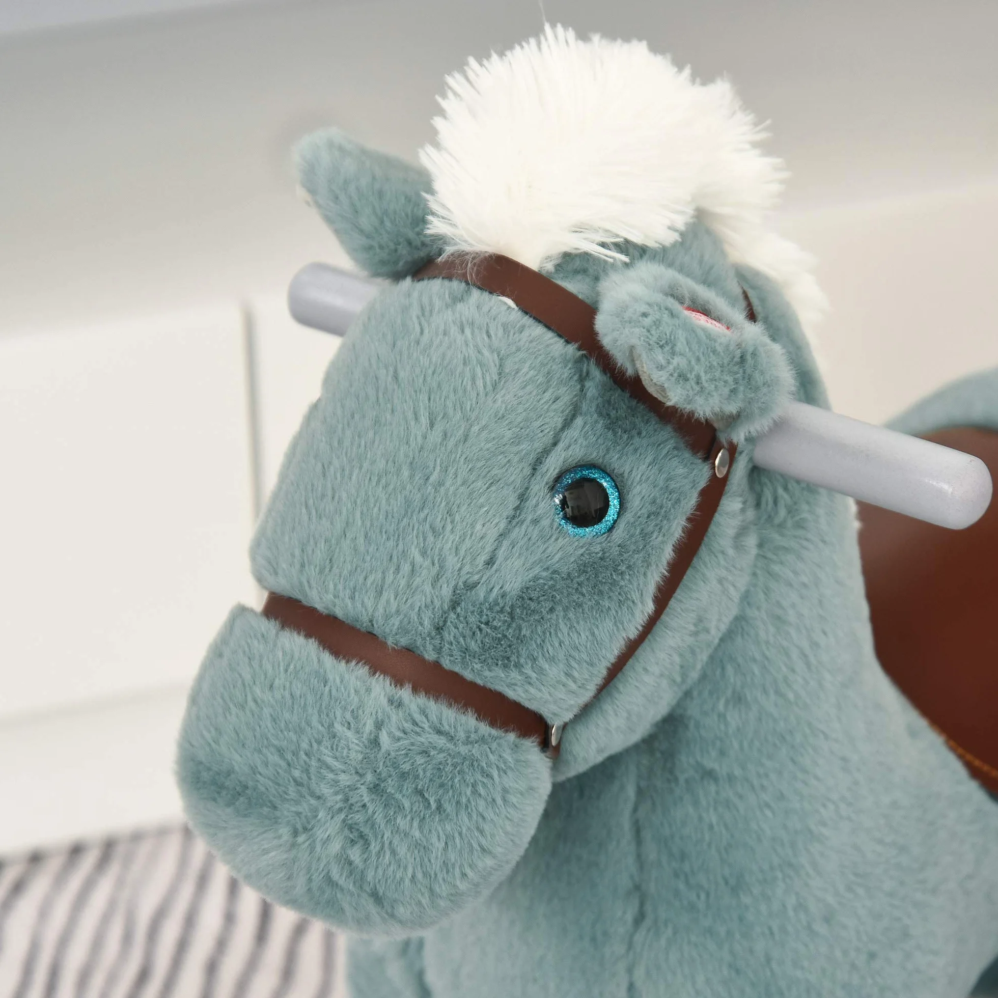 HOMCOM Cavallo a Dondolo per Bambini in Peluche e Legno con Suoni e Orsetto Incluso, per Bimbi da 18-36 Mesi, 65x26x55cm, Blu