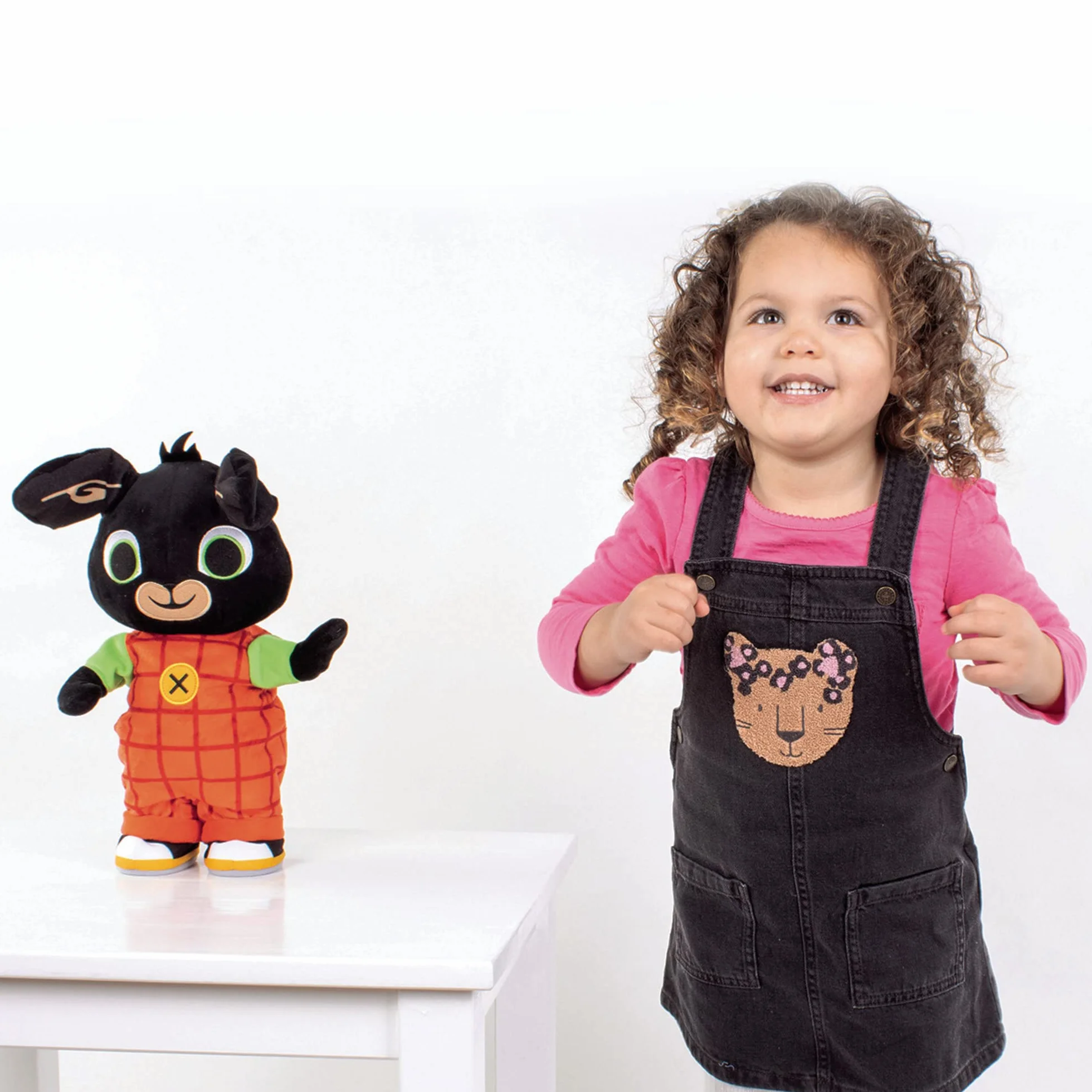 Giochi Preziosi Bing - Peluche 36 cm Parla e Danza, Premi la Manina per Attivare la Musica, con Gioco delle Statuine Musicali, con 4 musiche diverse, dai 18 Mesi, BNG33000, Multicolore