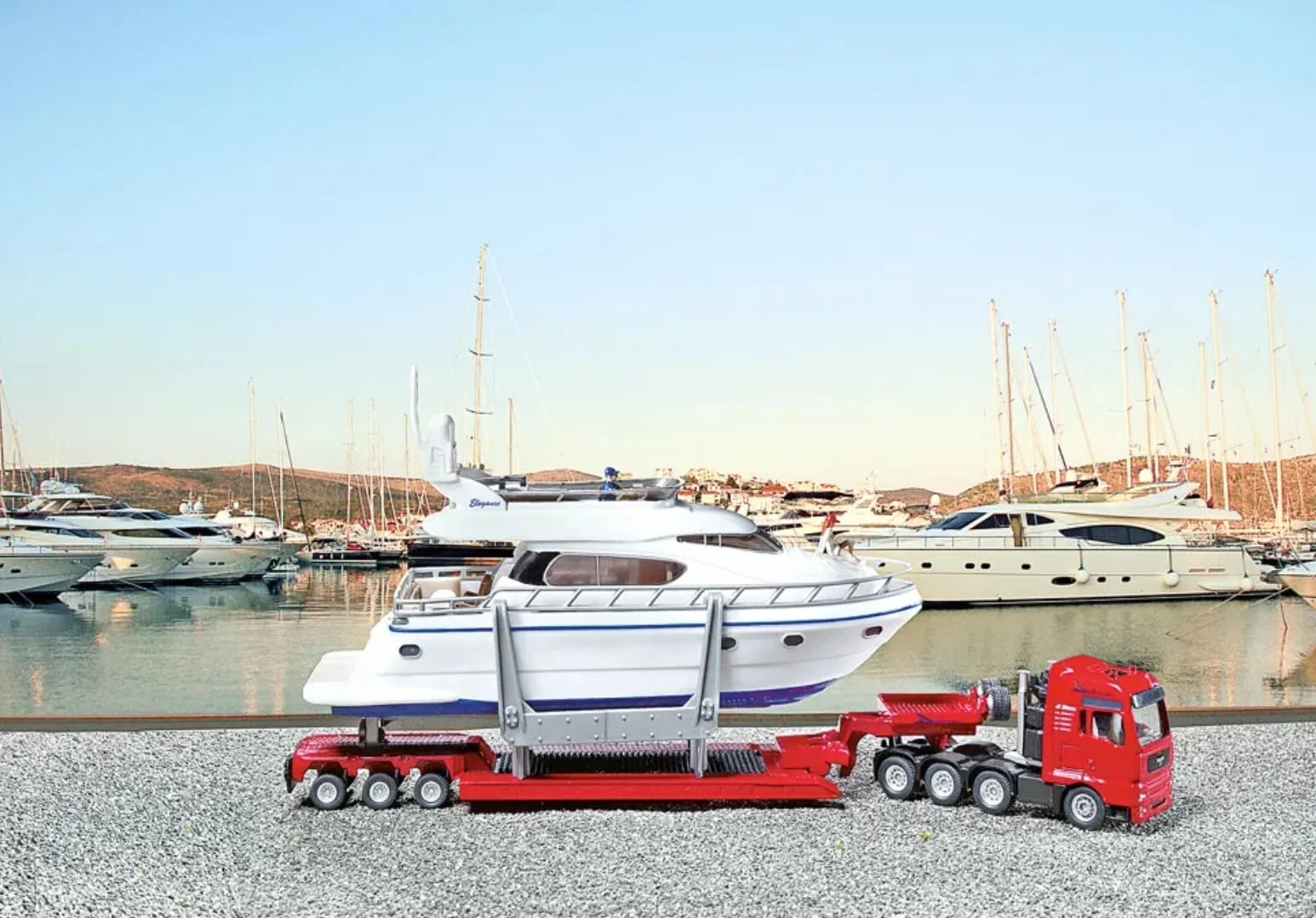 Siku 1849 Autocarro con Yacht Semirimorchio Ribassato 1:87 Metallo Plastica Ruote in Gomma