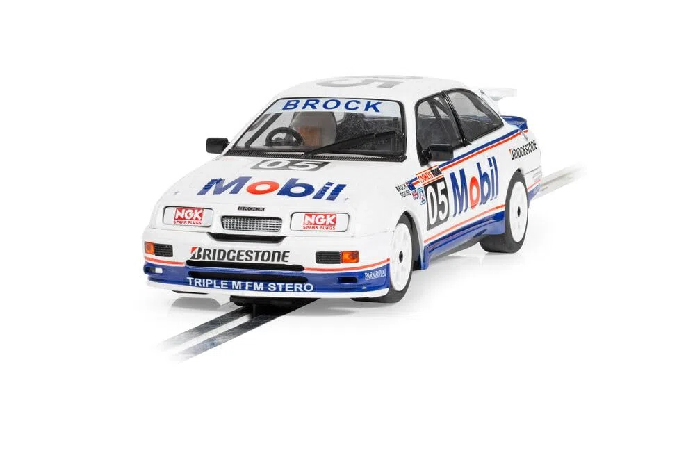 Scalextric Cars, C4505 Ford Sierra Rs500, Peter Brock Bathurst 1989, Slot Car Giocattolo da Utilizzare con Piste da Corsa O Set 3 Anni in su, Accessori