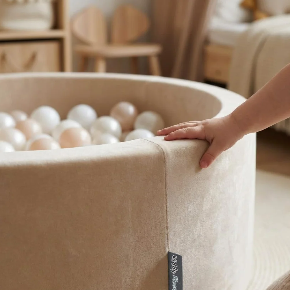 KiddyMoon Velluto Piscina Di Palline 90X30cm/200 Palline ∅ 7CM Per Bambini Tondo, Beige Sabbia: Beige Pastello/Bianco/Perla