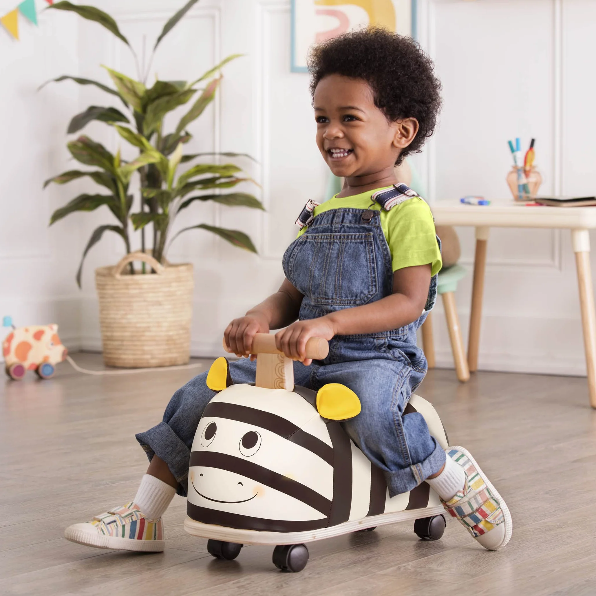 B. toys - Zippity Zebra - Zebra cavalcabile - Giocattolo cavalcabile per bambini e ragazzi - Sedile morbido - Giocattolo in legno - 18 mesi +