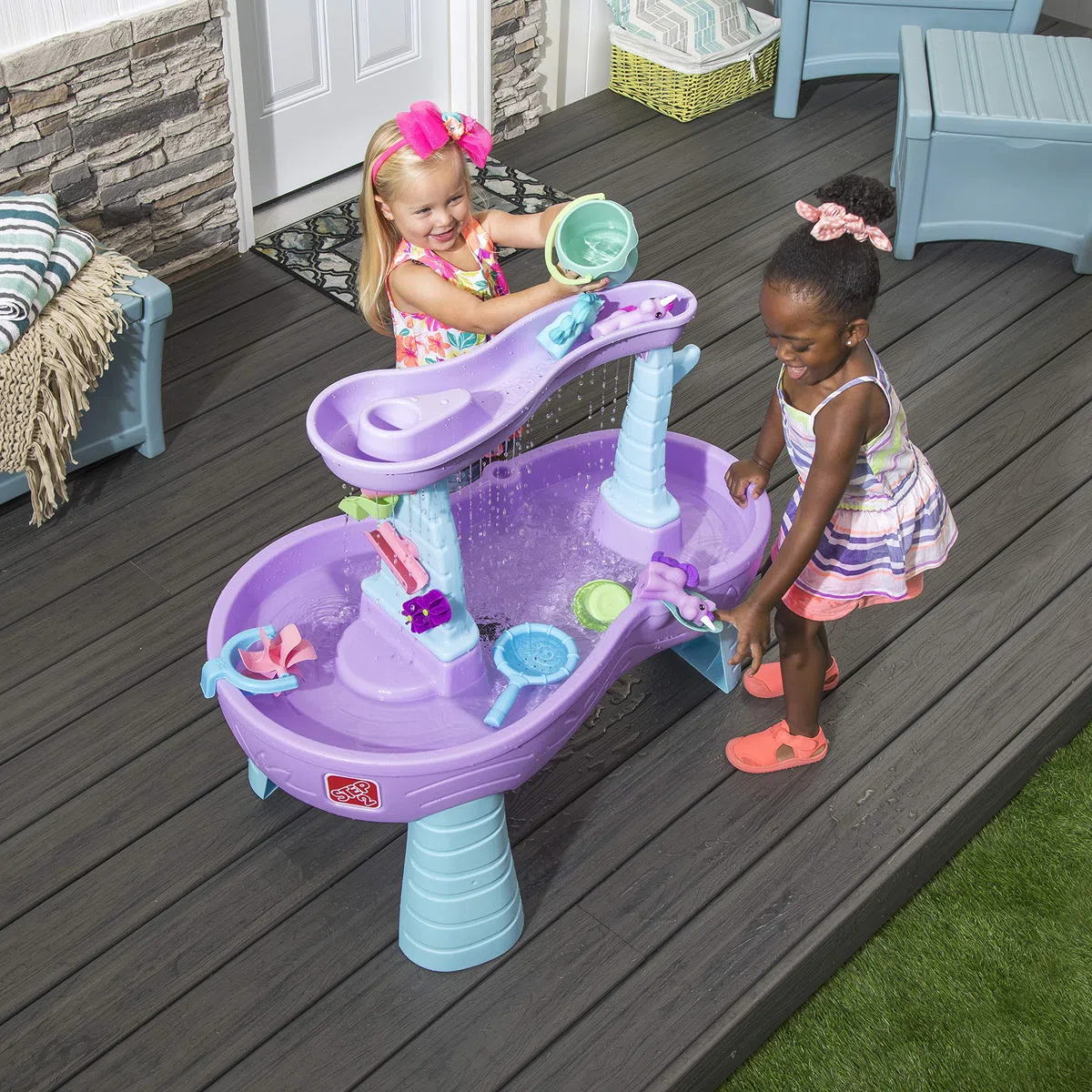 Step2 Rain Shower Splash Unicorns Tavolo da Acqua/Unicorni con Set di Accessori da 13 Pezzi | Tavolo Acqua Bambini | Giochi d'Acqua per Bambini | Tavolo Giochi Acqua Bambini