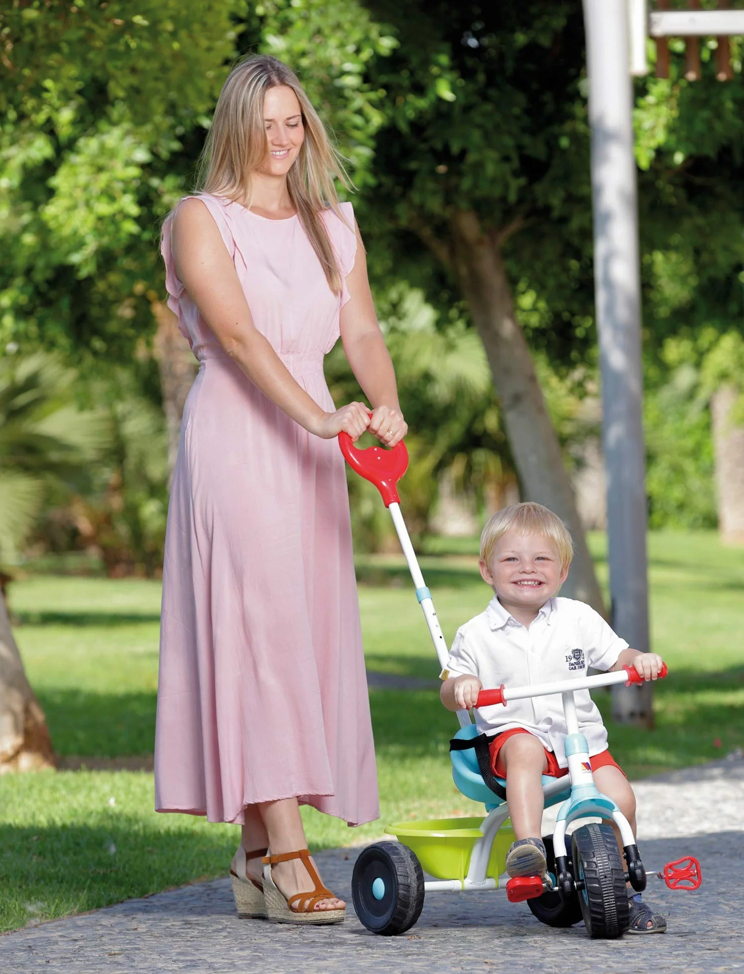 MOLTO Triciclo per bambini MOLTO Urban Trike 3 in 1 Rosa - sicuro, versatile e regolabile, con frizione di bloccaggio delle ruote, manico regolabile e cintura di sicurezza - leggero e resistente