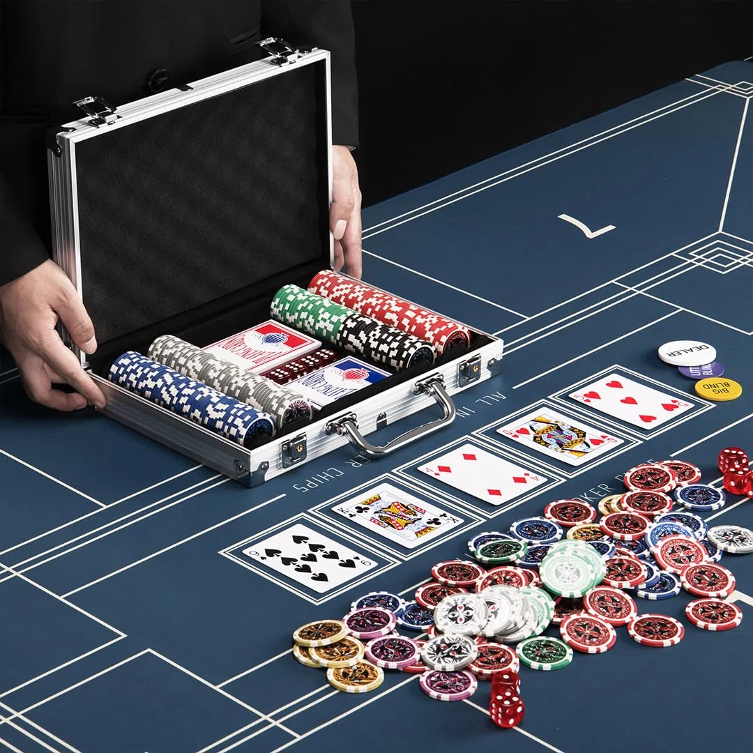Valigetta da Poker in Alluminio BAKAJI con 2 Mazzi di Carte, 5 Dadi, Pulsante Dealer, 200 Fiches per Texas Hold'em e Blackjack