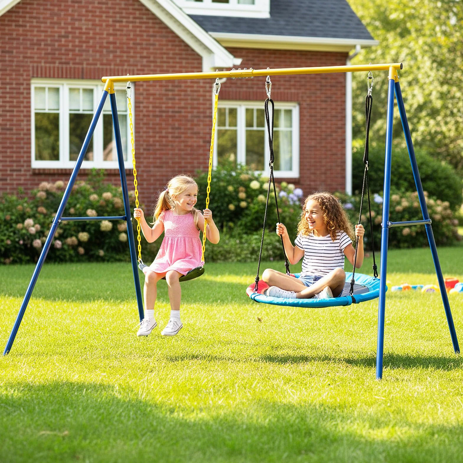 RELAX4LIFE Struttura per Altalena Doppia da Giardino con Portante 300kg, 2 Posti da Appendere, per Bambini e Adulti, Gioco Interno/Esterno, 4 Picchetti, Copripiedi e Moschettoni, Giallo e Blu